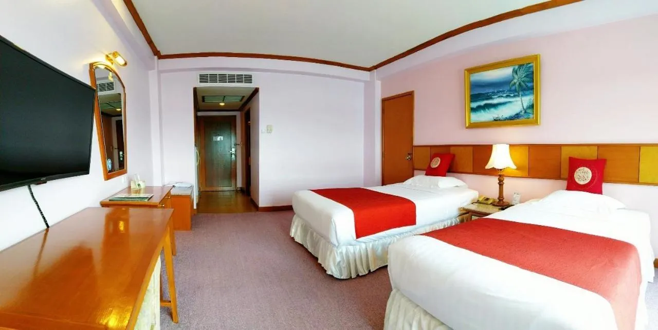 Photo of the whole room, Bed in Viang Tak Riverside Hotel