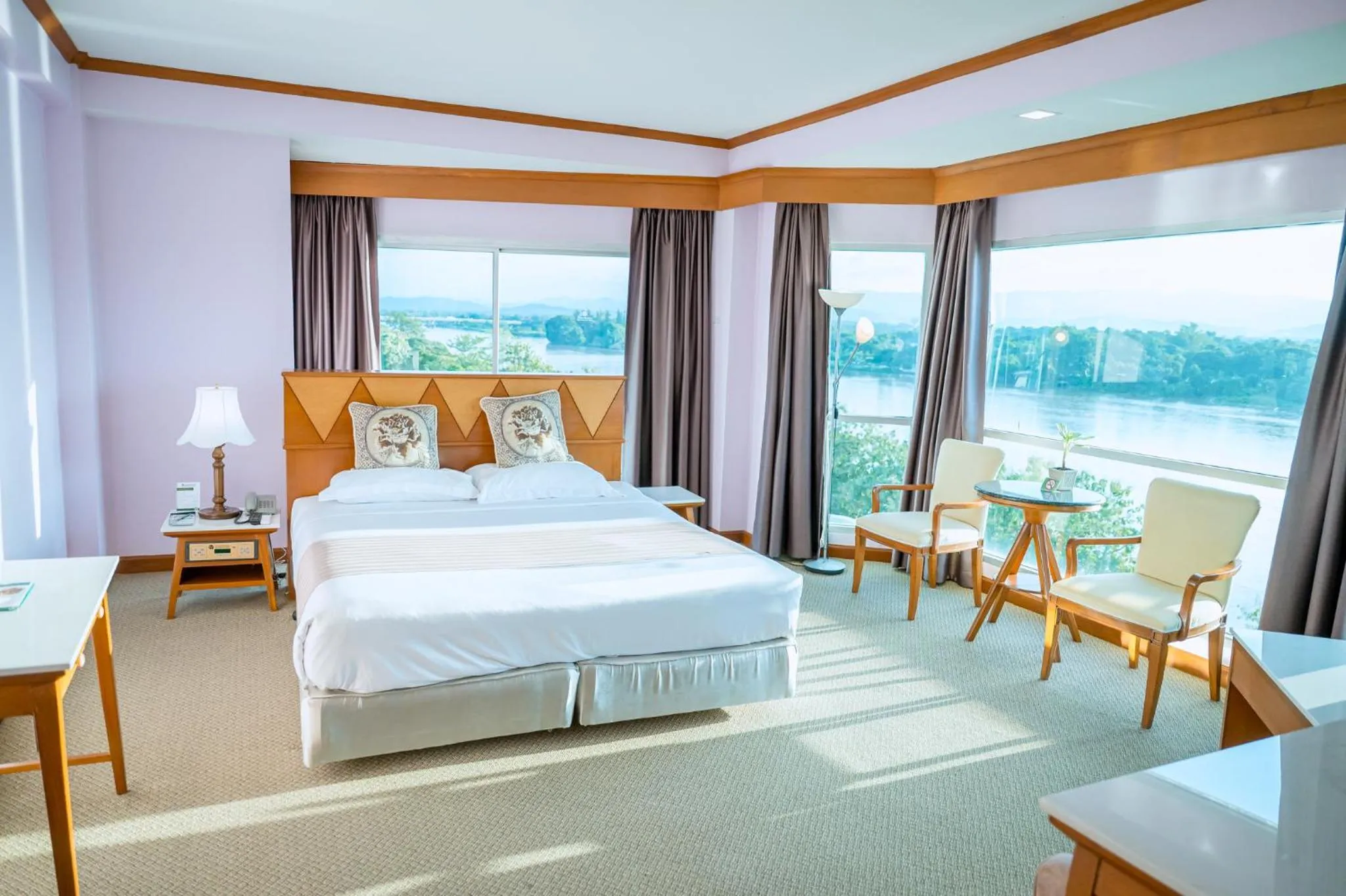Bed in Viang Tak Riverside Hotel