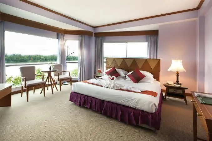 Photo of the whole room, Bed in Viang Tak Riverside Hotel