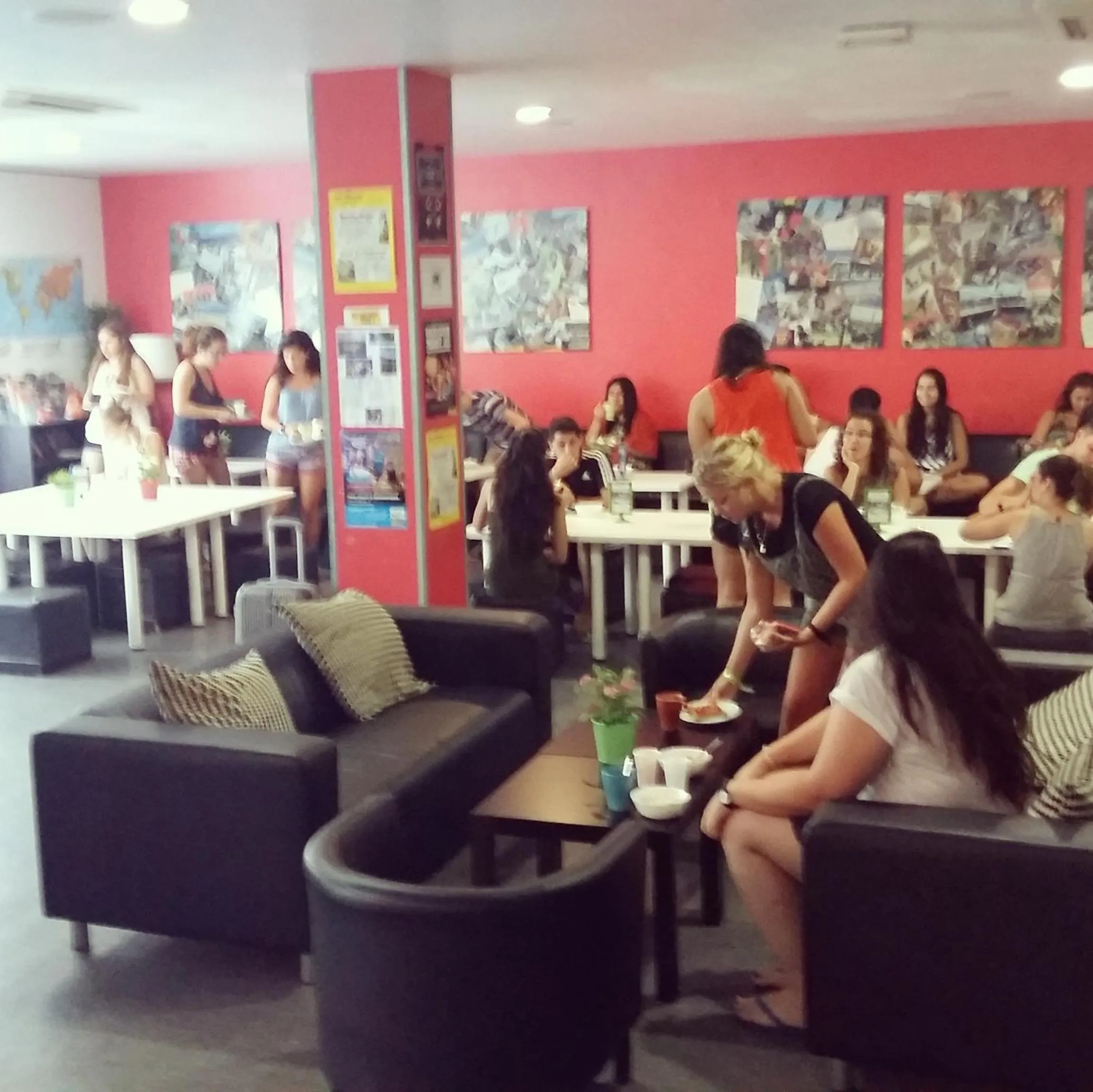 Communal lounge/ TV room in HelloBCN Youth Hostel Barcelona