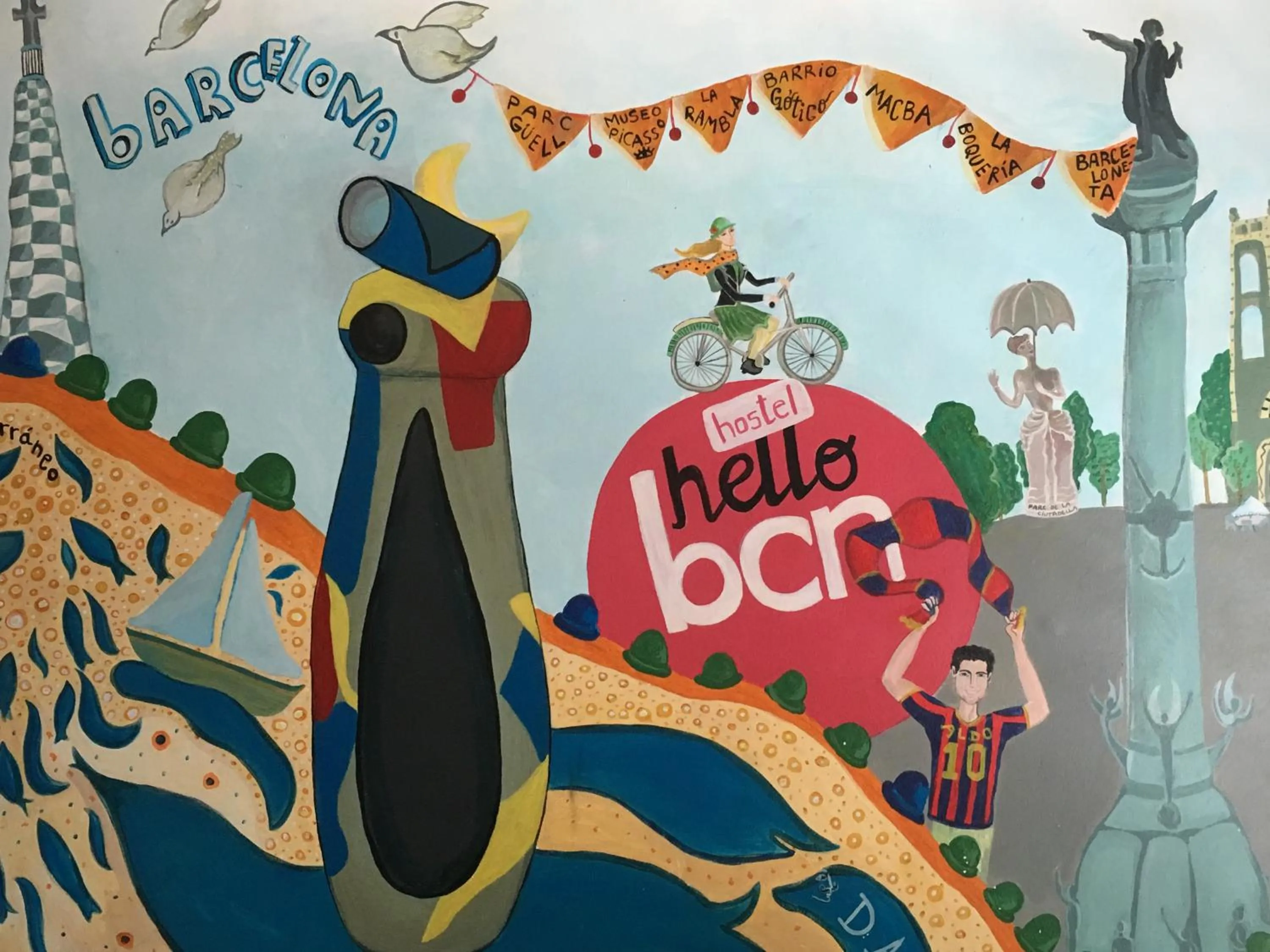 Communal lounge/ TV room in HelloBCN Youth Hostel Barcelona