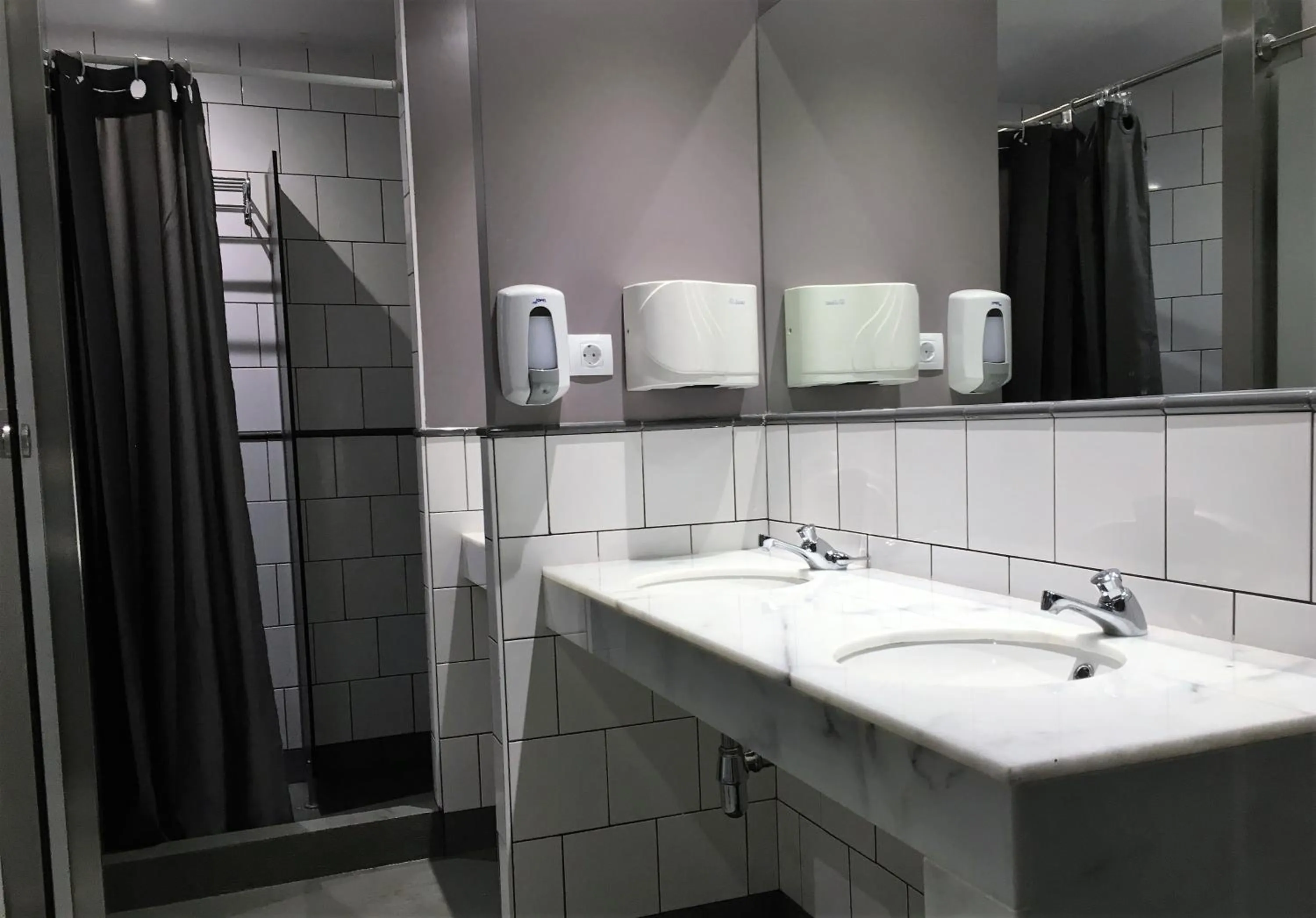 Bathroom in HelloBCN Youth Hostel Barcelona