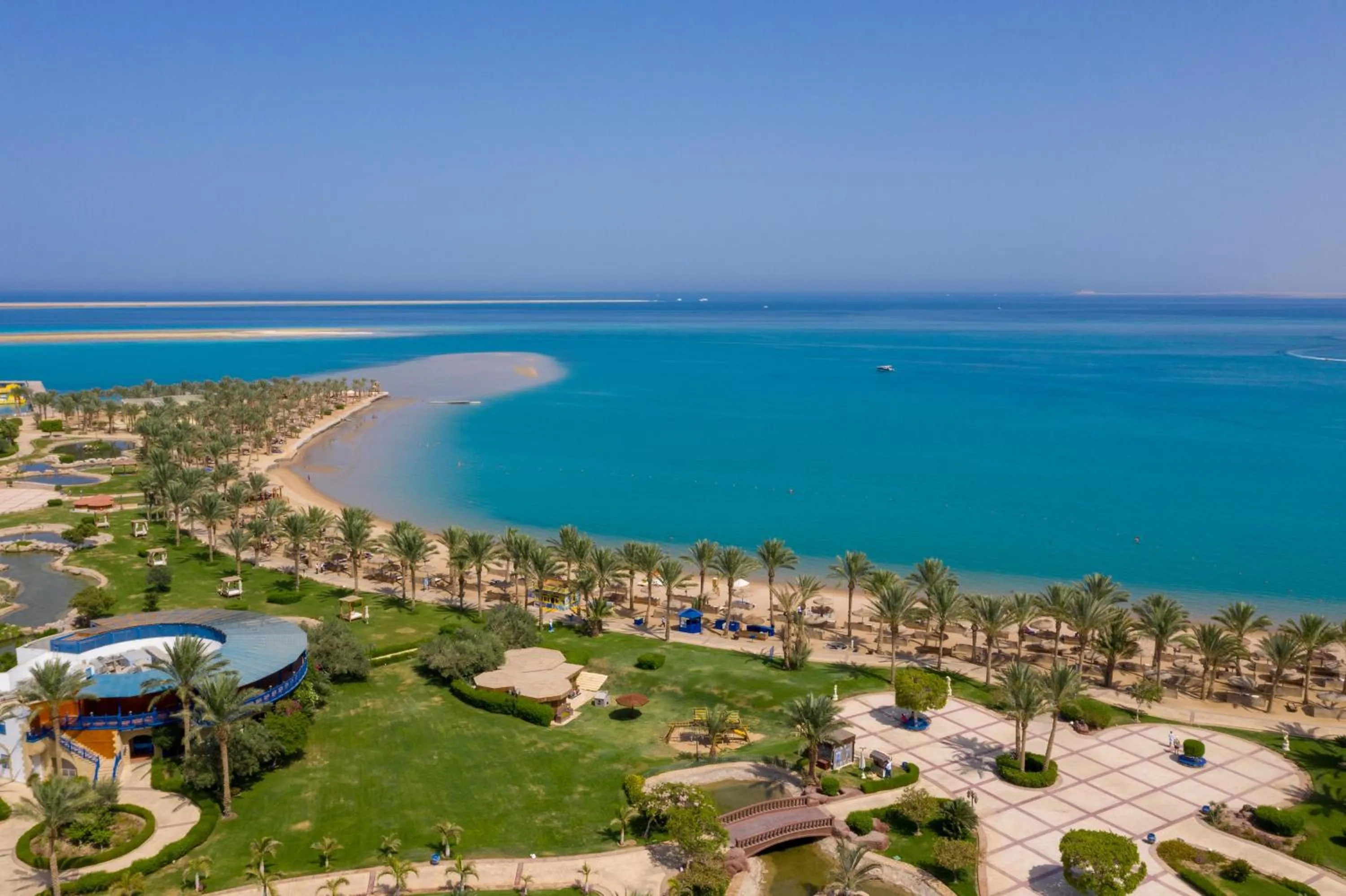 Beach in Palm Royale Resort - Soma Bay