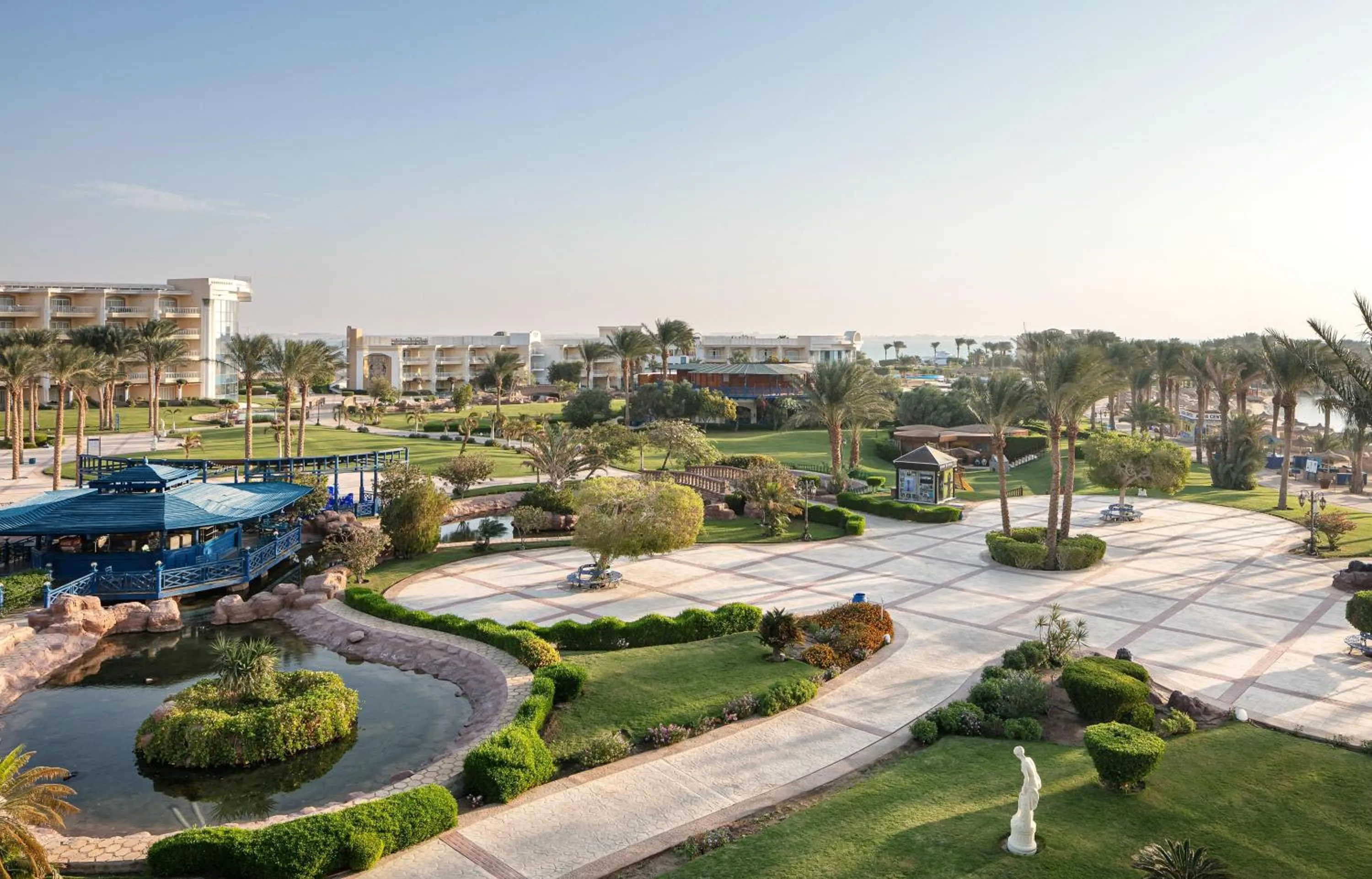 Garden in Palm Royale Resort - Soma Bay
