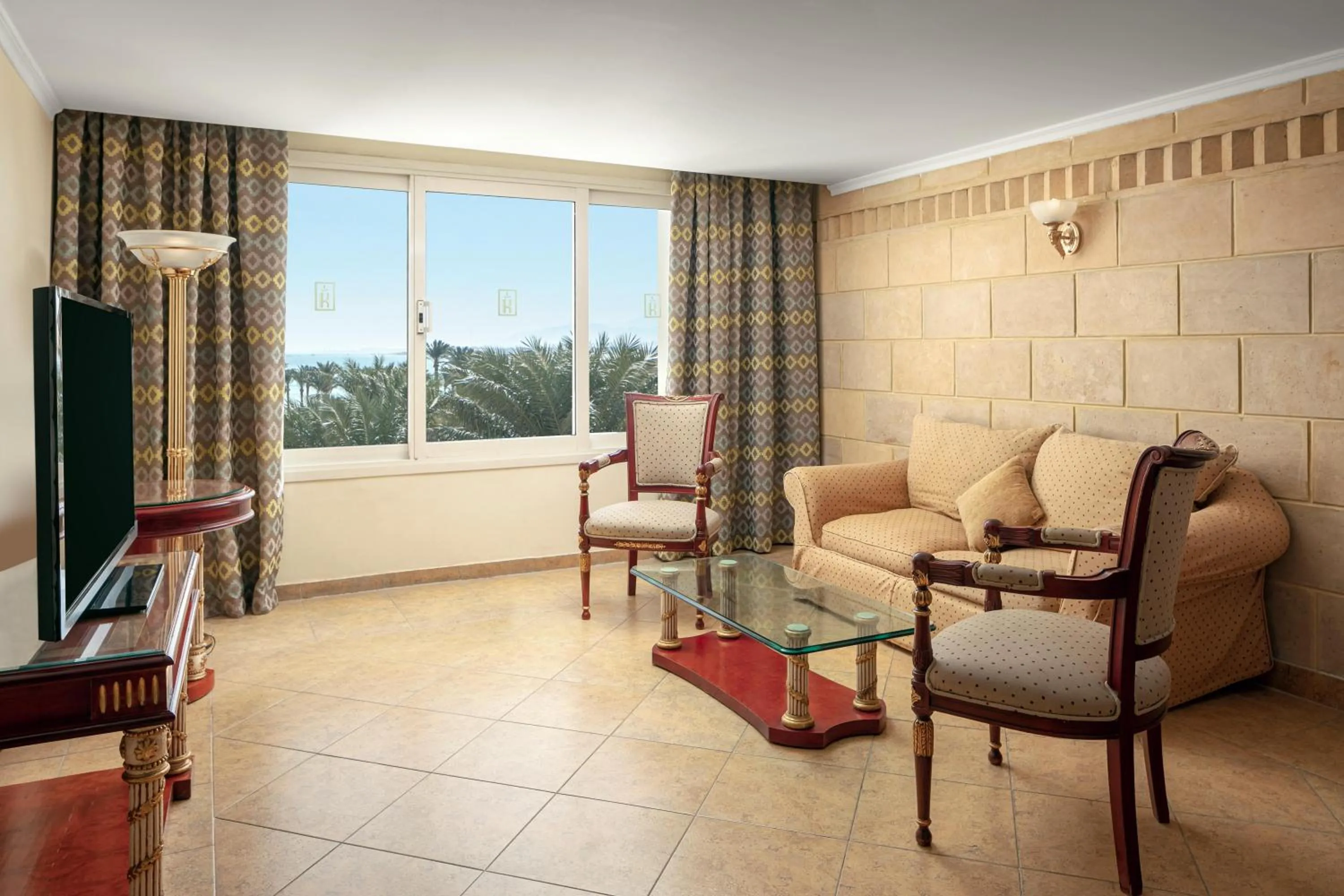 TV and multimedia in Palm Royale Resort - Soma Bay