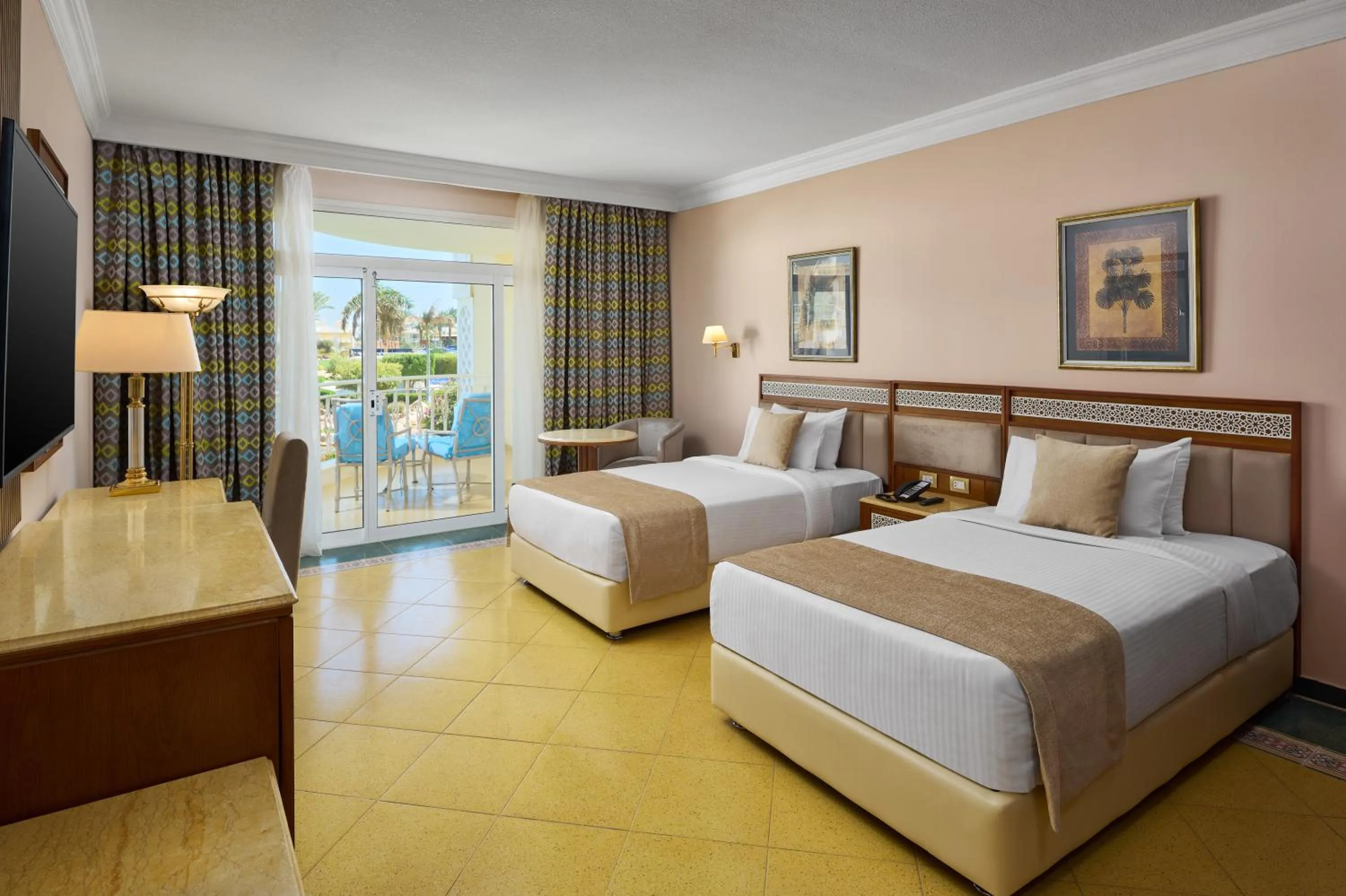 Bed in Palm Royale Resort - Soma Bay