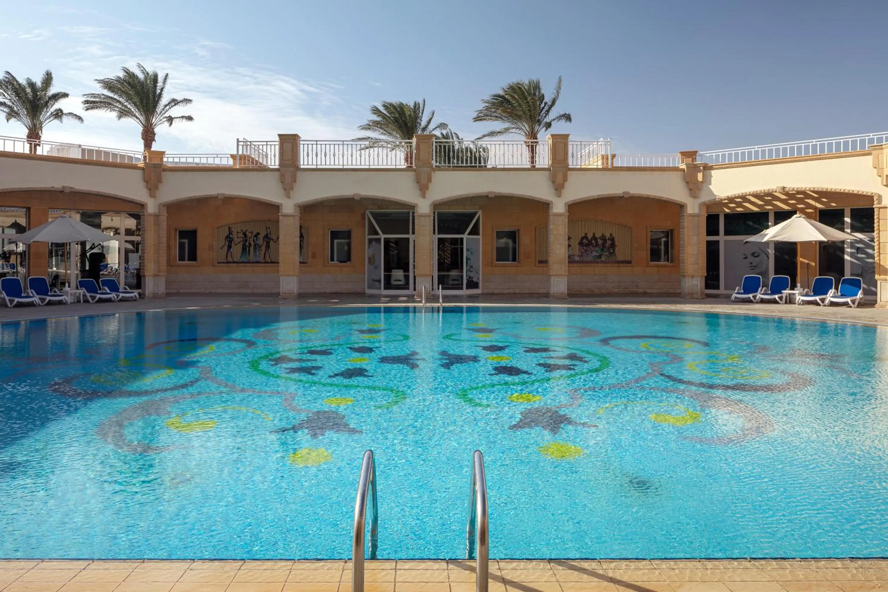 Swimming pool in Palm Royale Resort - Soma Bay