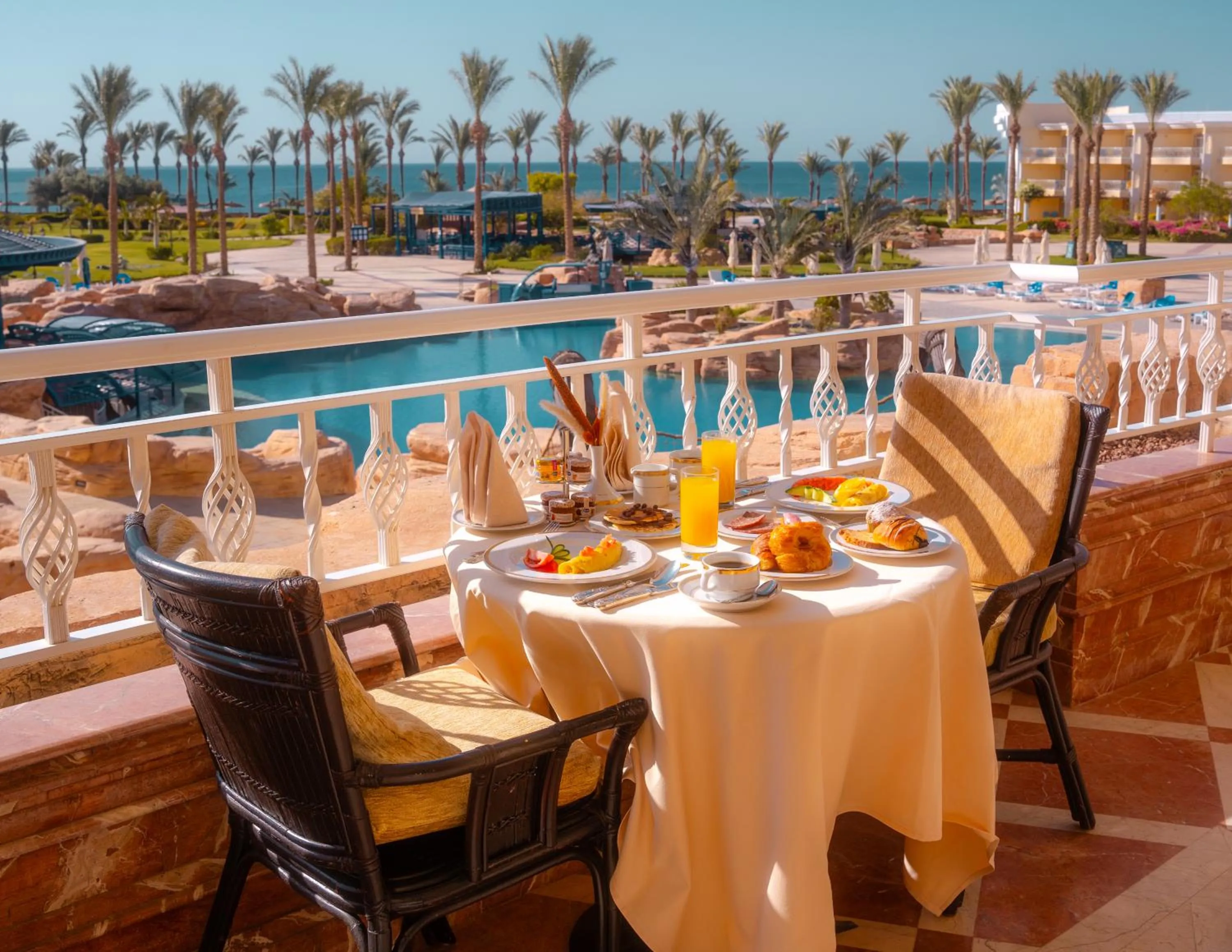 Restaurant/places to eat in Palm Royale Resort - Soma Bay