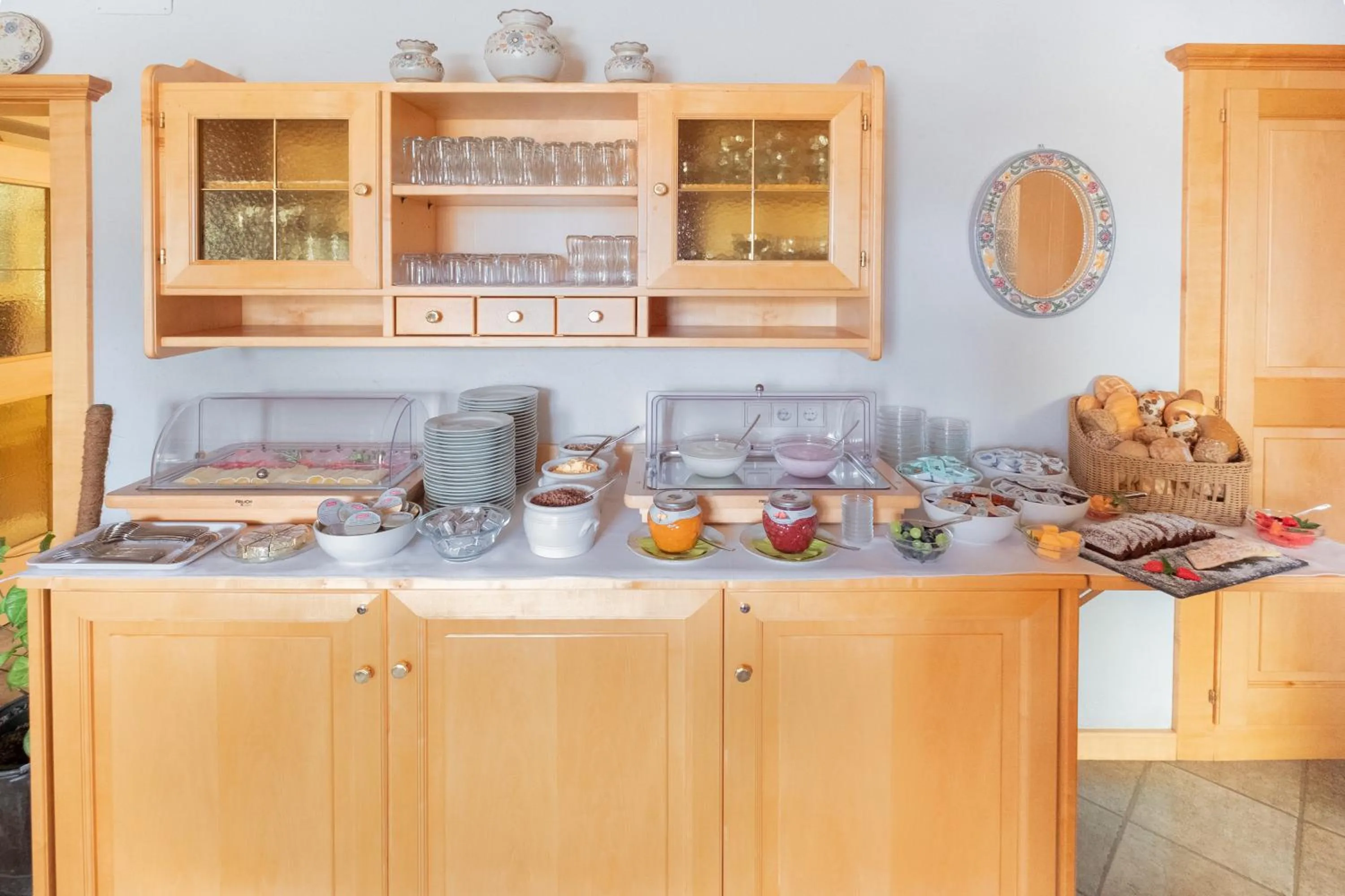 Food and drinks in Garni Volgger