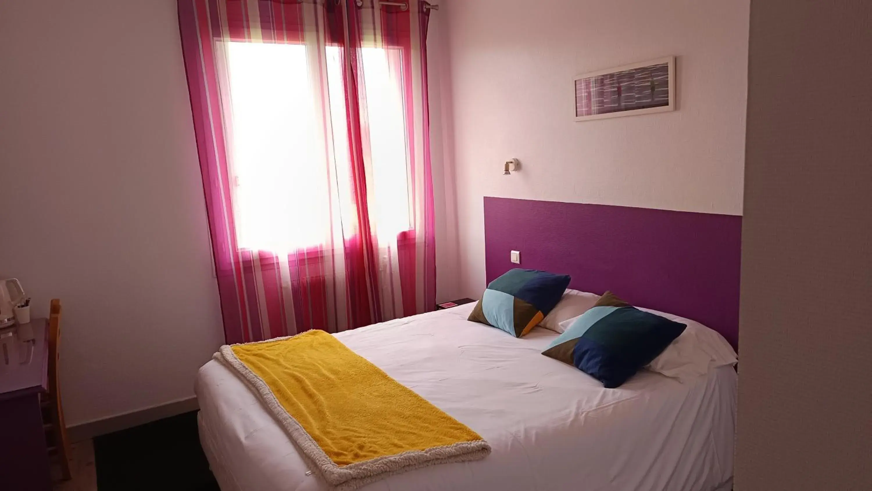 Bed in Cozy hôtel logis Morlaix Bed in Cozy hôtel logis Morlaix