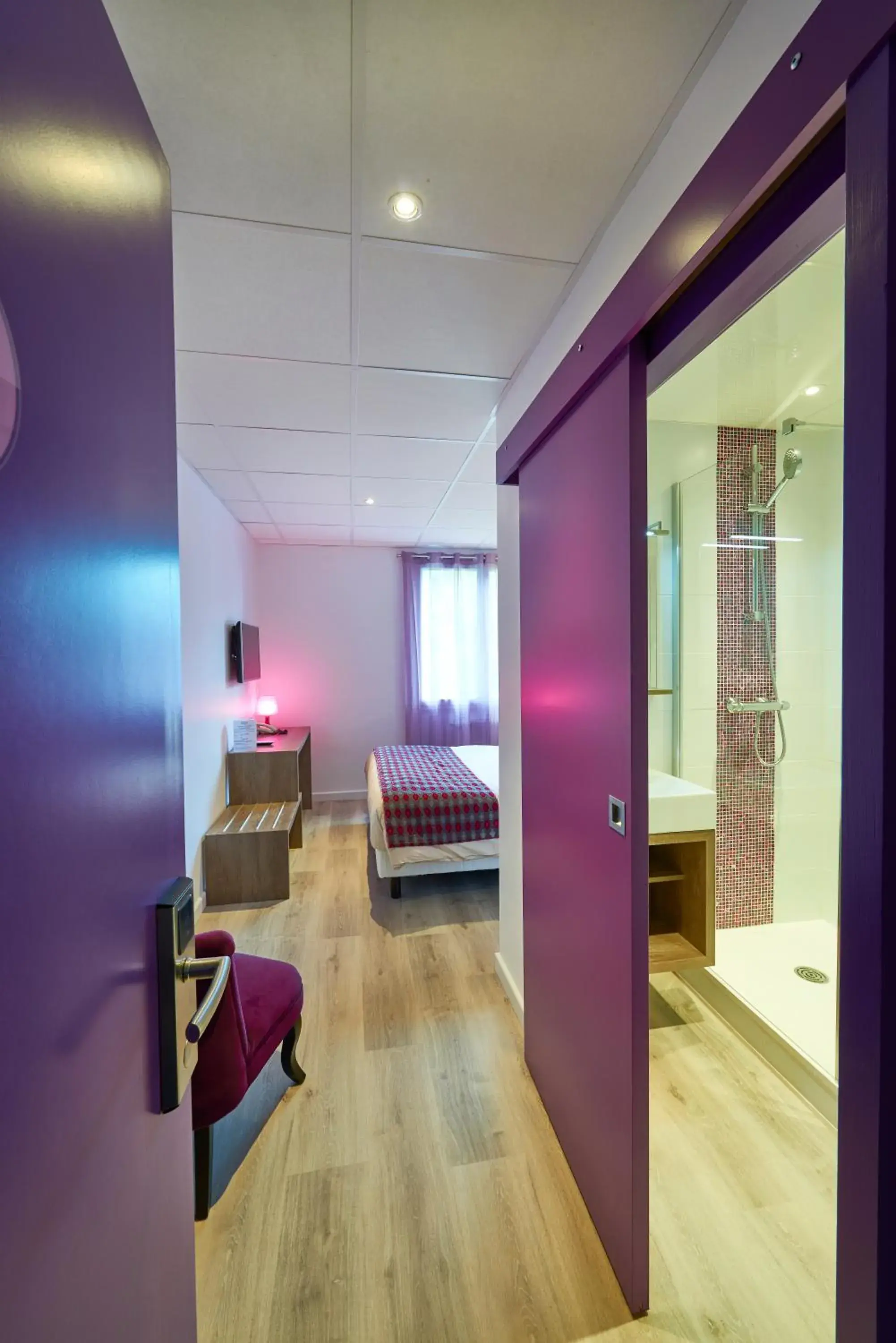 Shower, Bed in Cozy Hôtel Logis Morlaix Shower, Bed in Cozy Hôtel Logis Morlaix