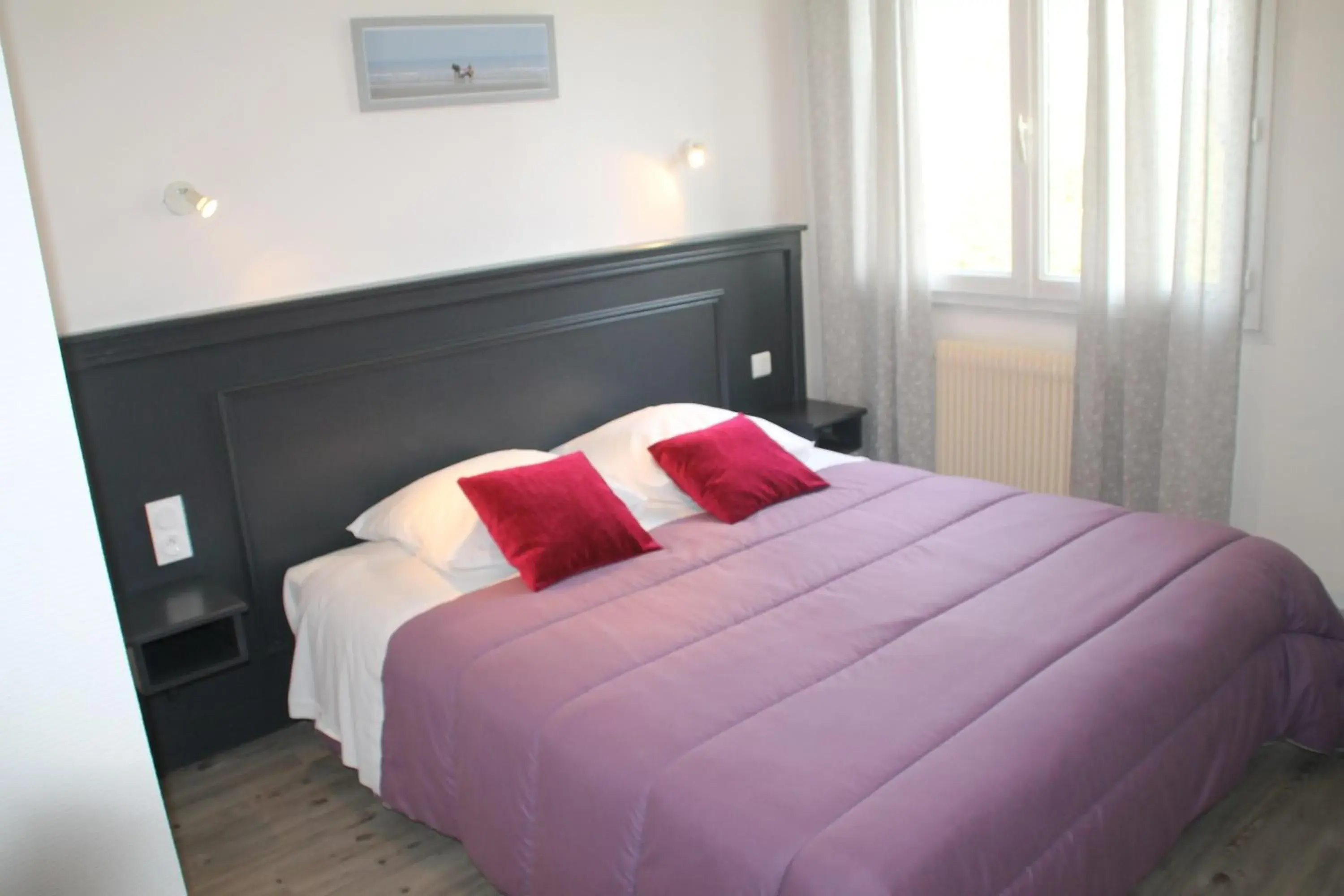 Day, Bed in Cozy Hôtel Logis Morlaix Day, Bed in Cozy Hôtel Logis Morlaix