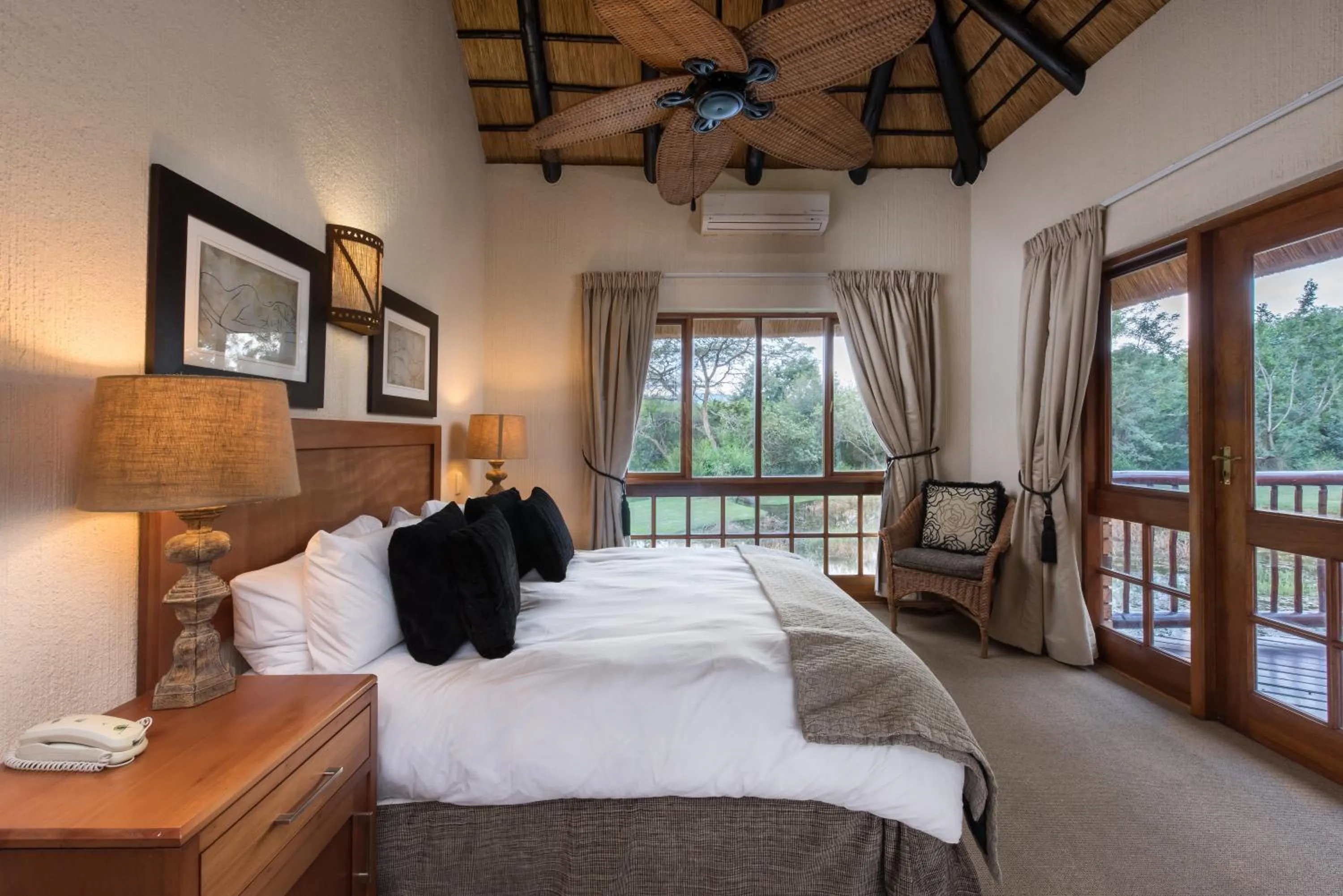 Photo of the whole room, Bed in Kruger Park Lodge Unit No. 277