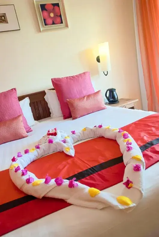 Bed in Jalsa Beach Hotel & Spa