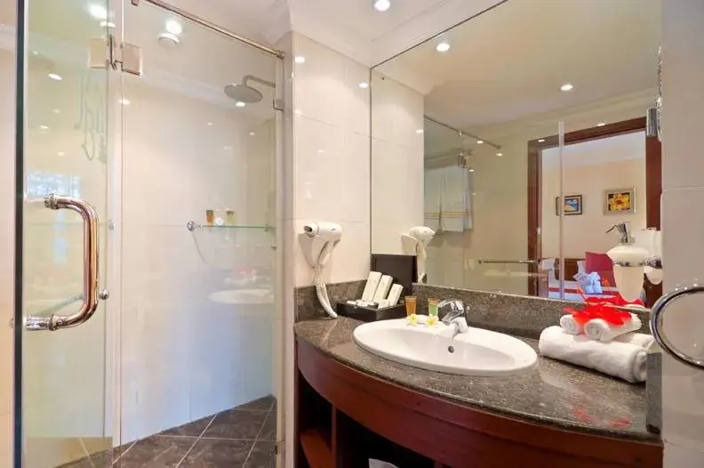 Bathroom in Jalsa Beach Hotel & Spa