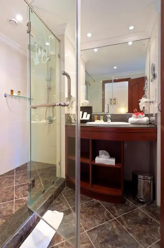 Bathroom in Jalsa Beach Hotel & Spa