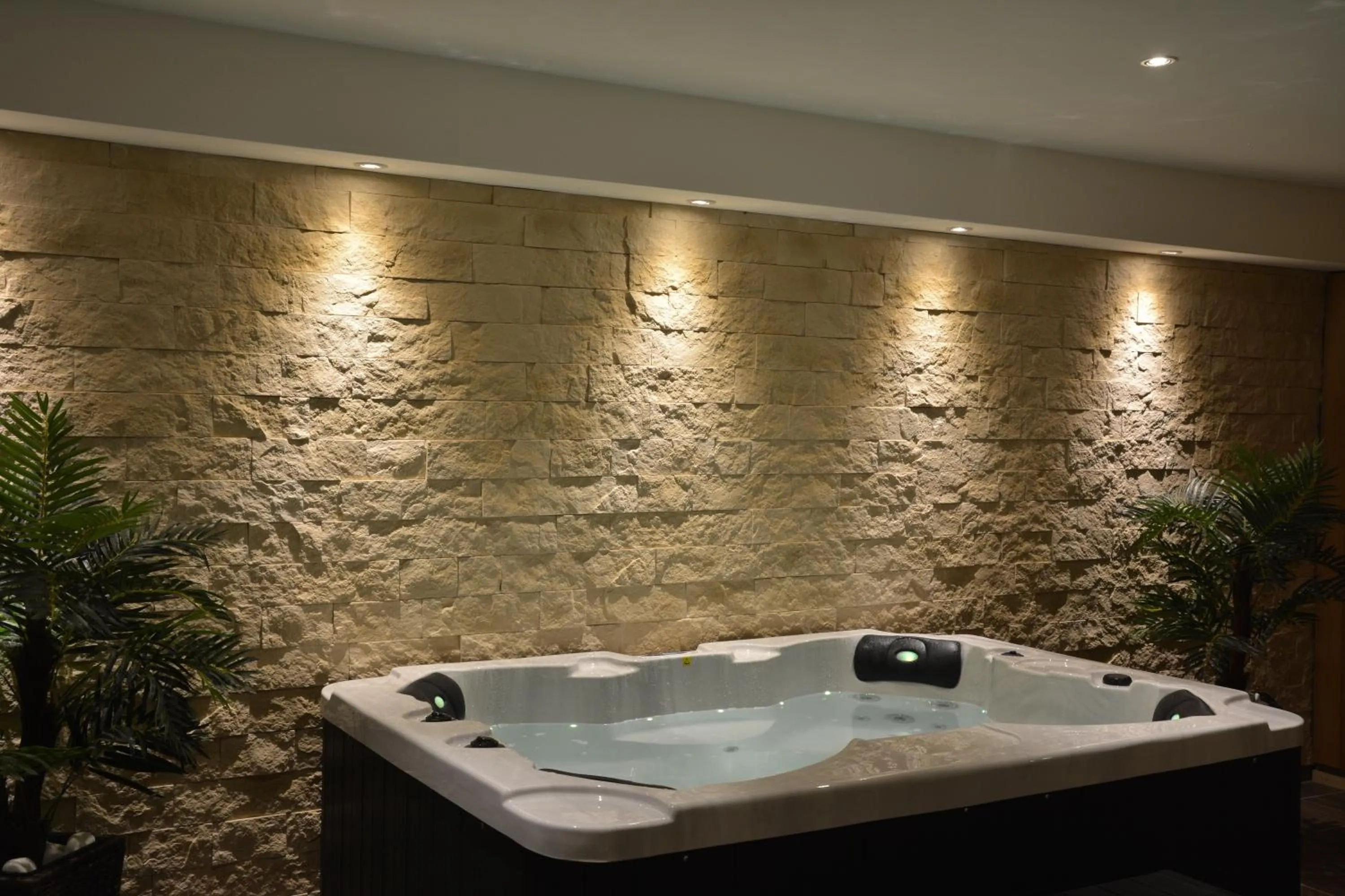 Hot Tub in Boutique Hotel Wolfsburg