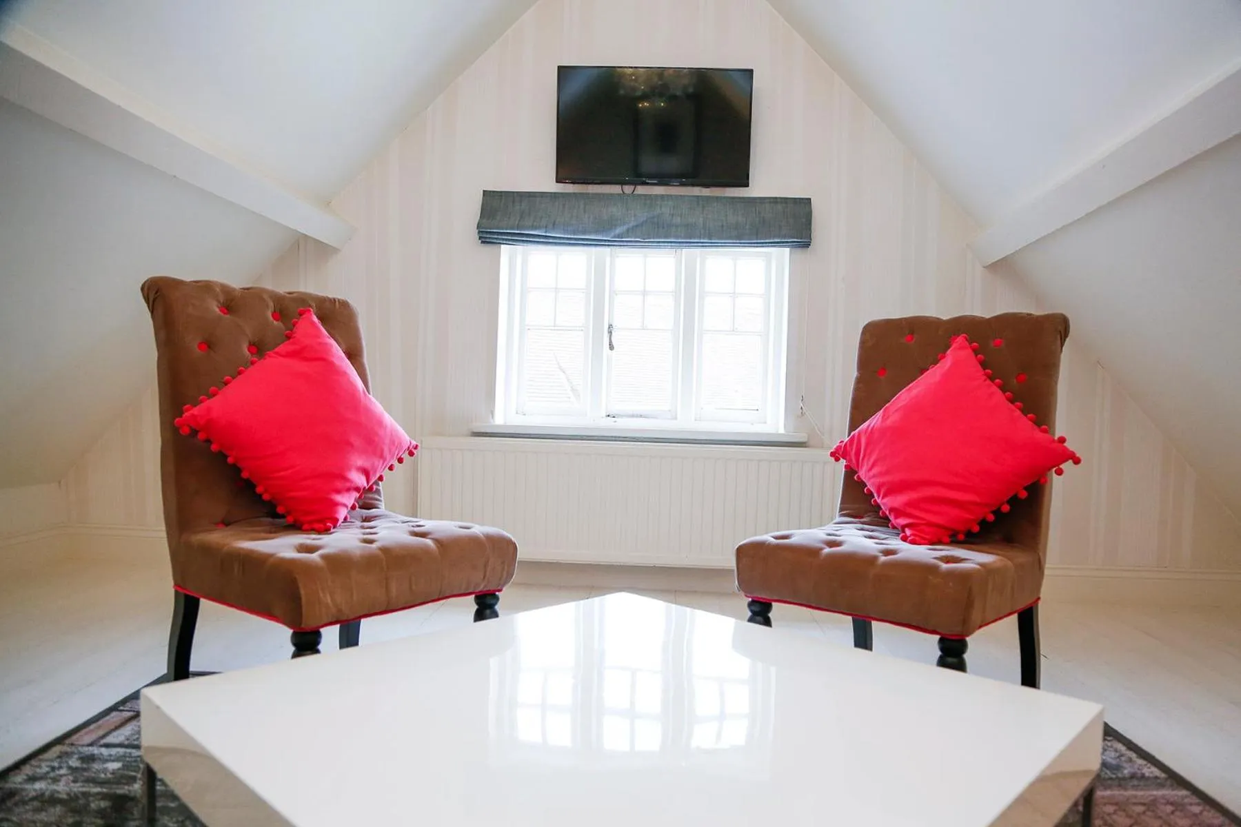 Photo of the whole room in The Miller of Mansfield