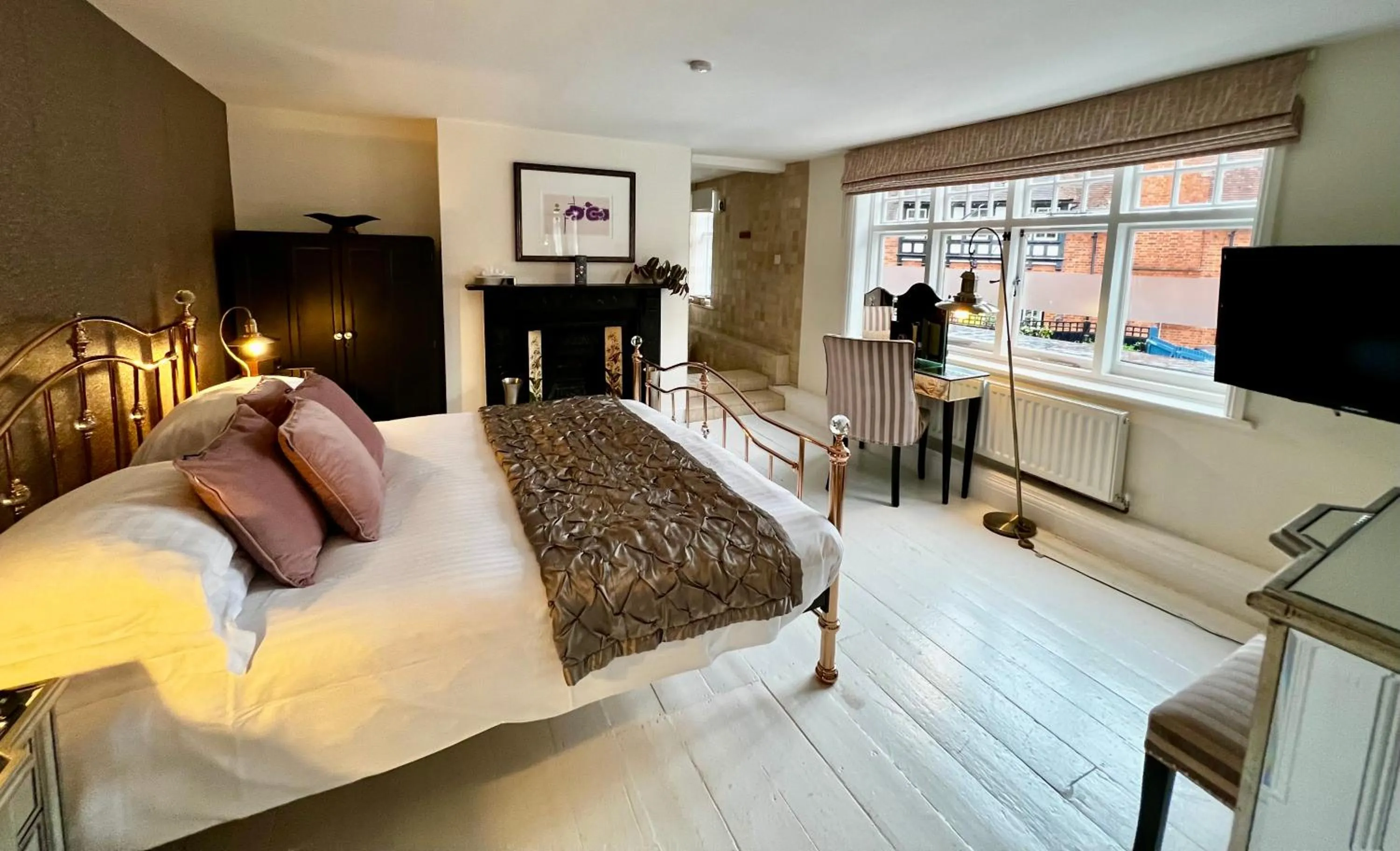 Bed in The Miller of Mansfield