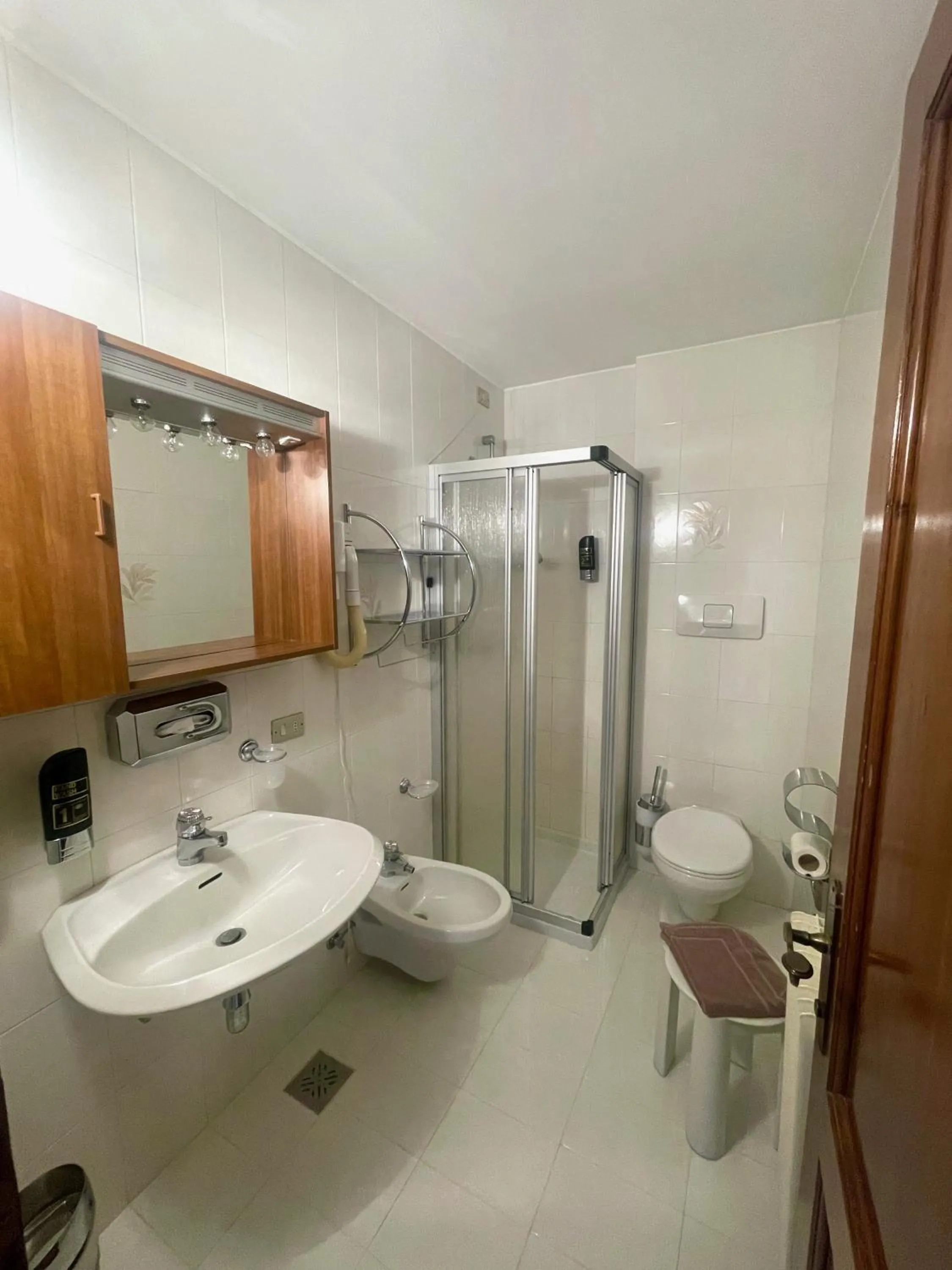 Shower in Hotel Biancaneve