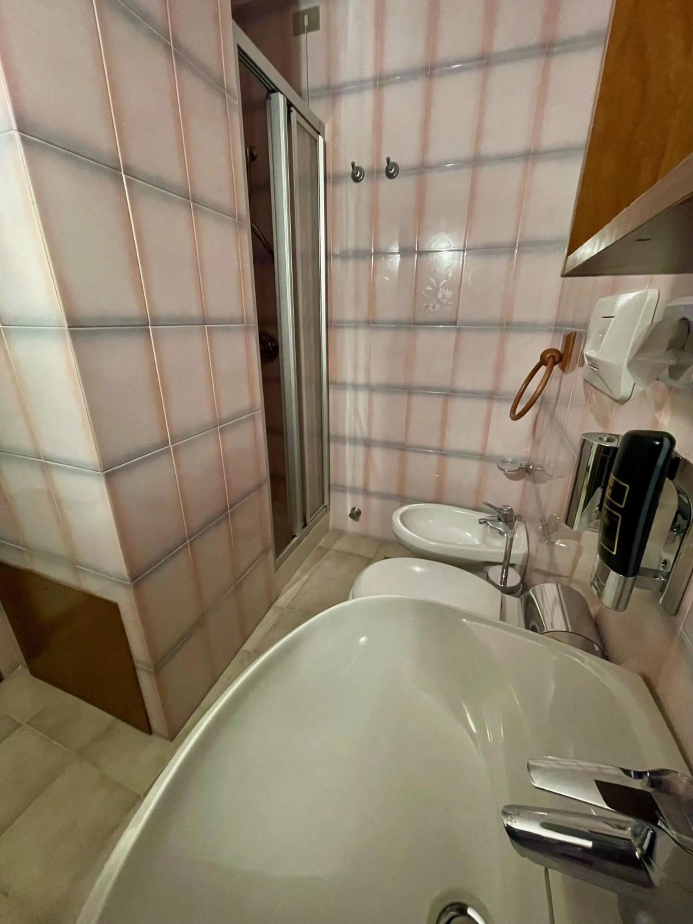 Shower in Hotel Biancaneve