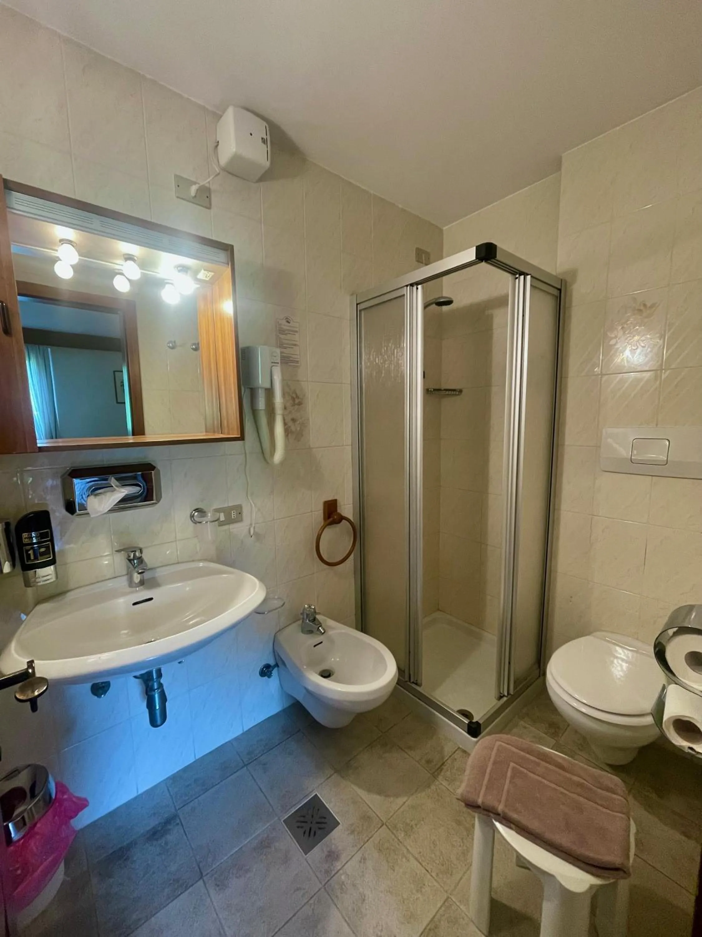 Shower in Hotel Biancaneve