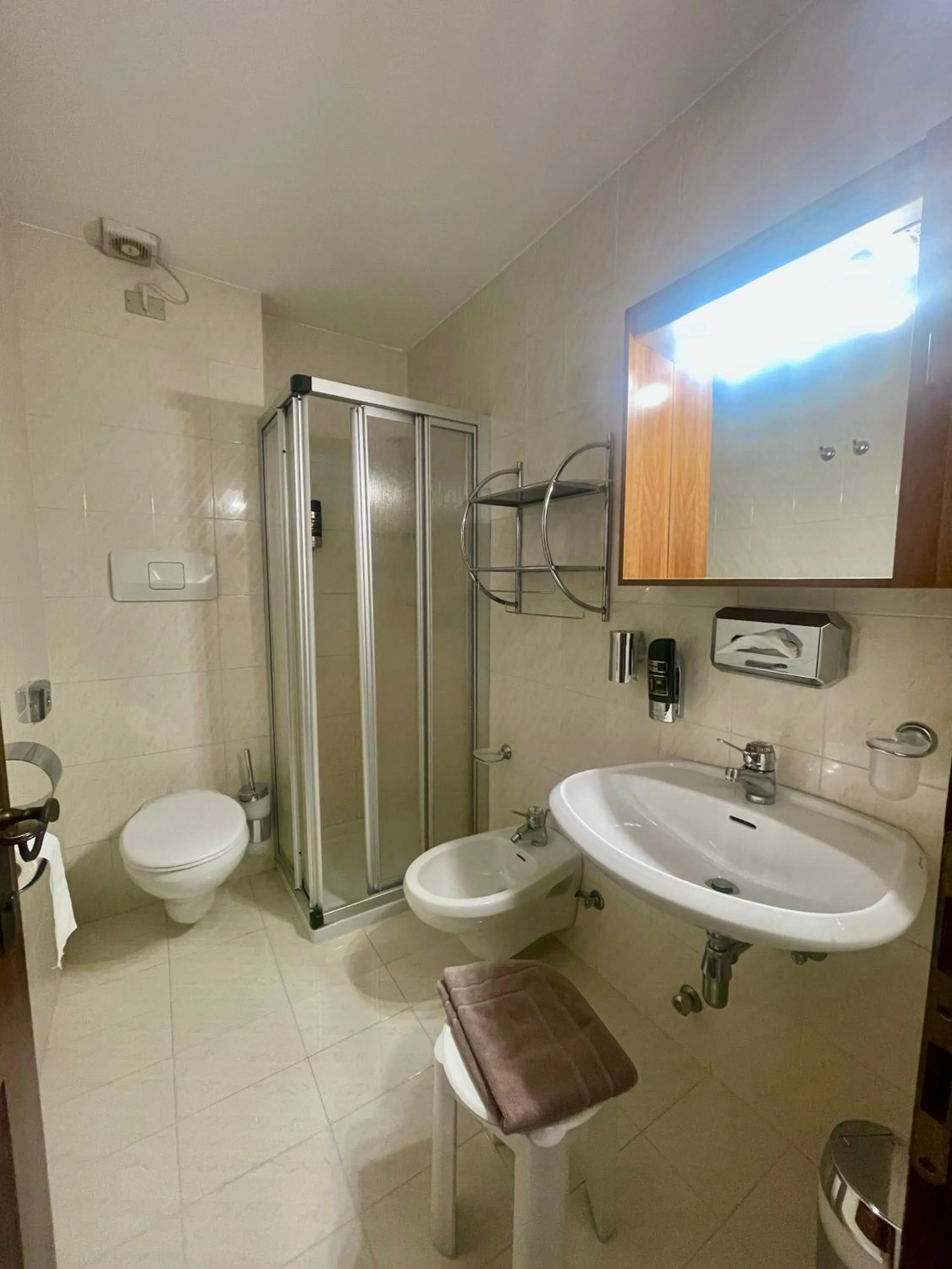 Shower in Hotel Biancaneve