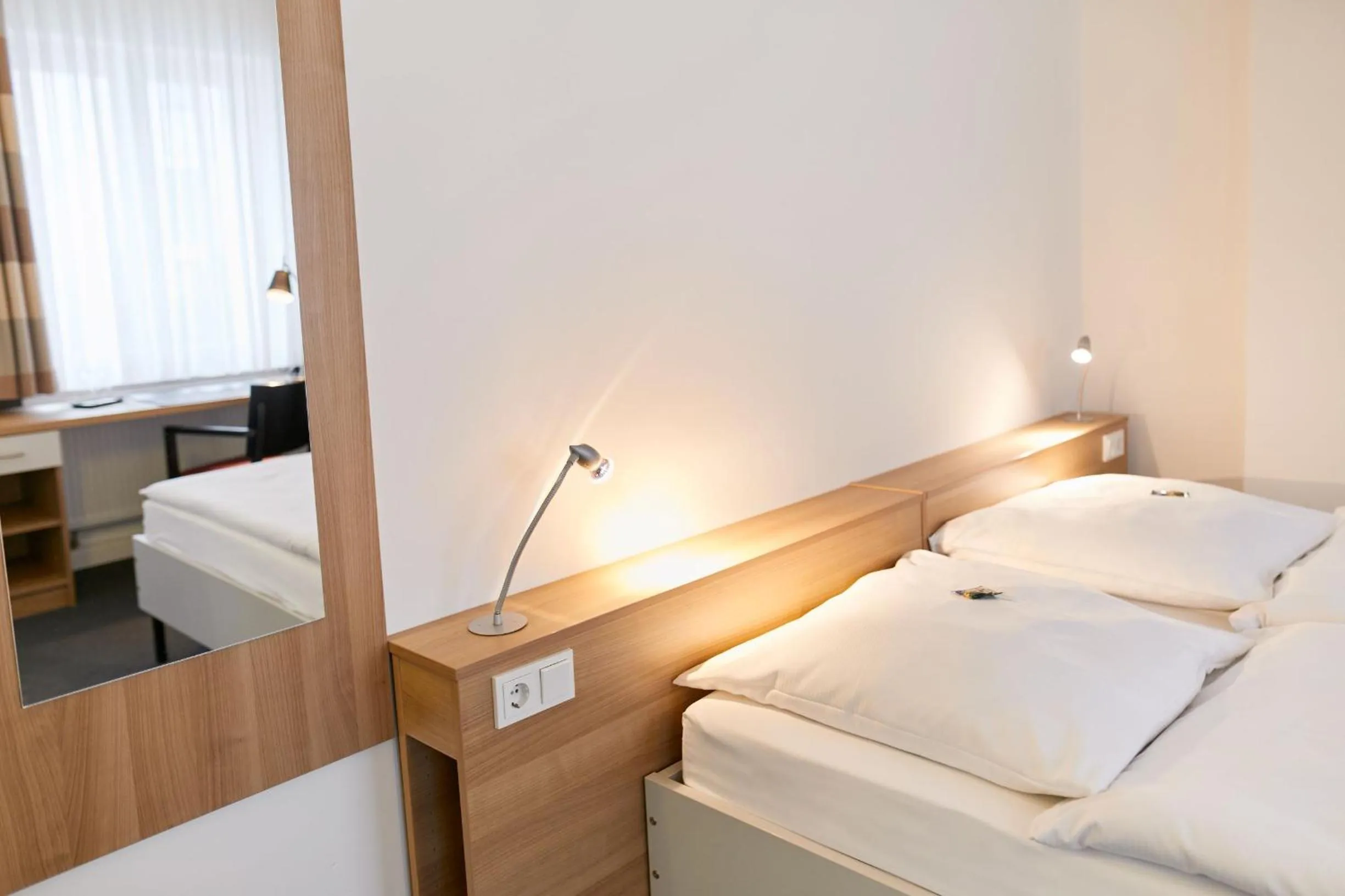 Bedroom, Bed in Townhouse Düsseldorf