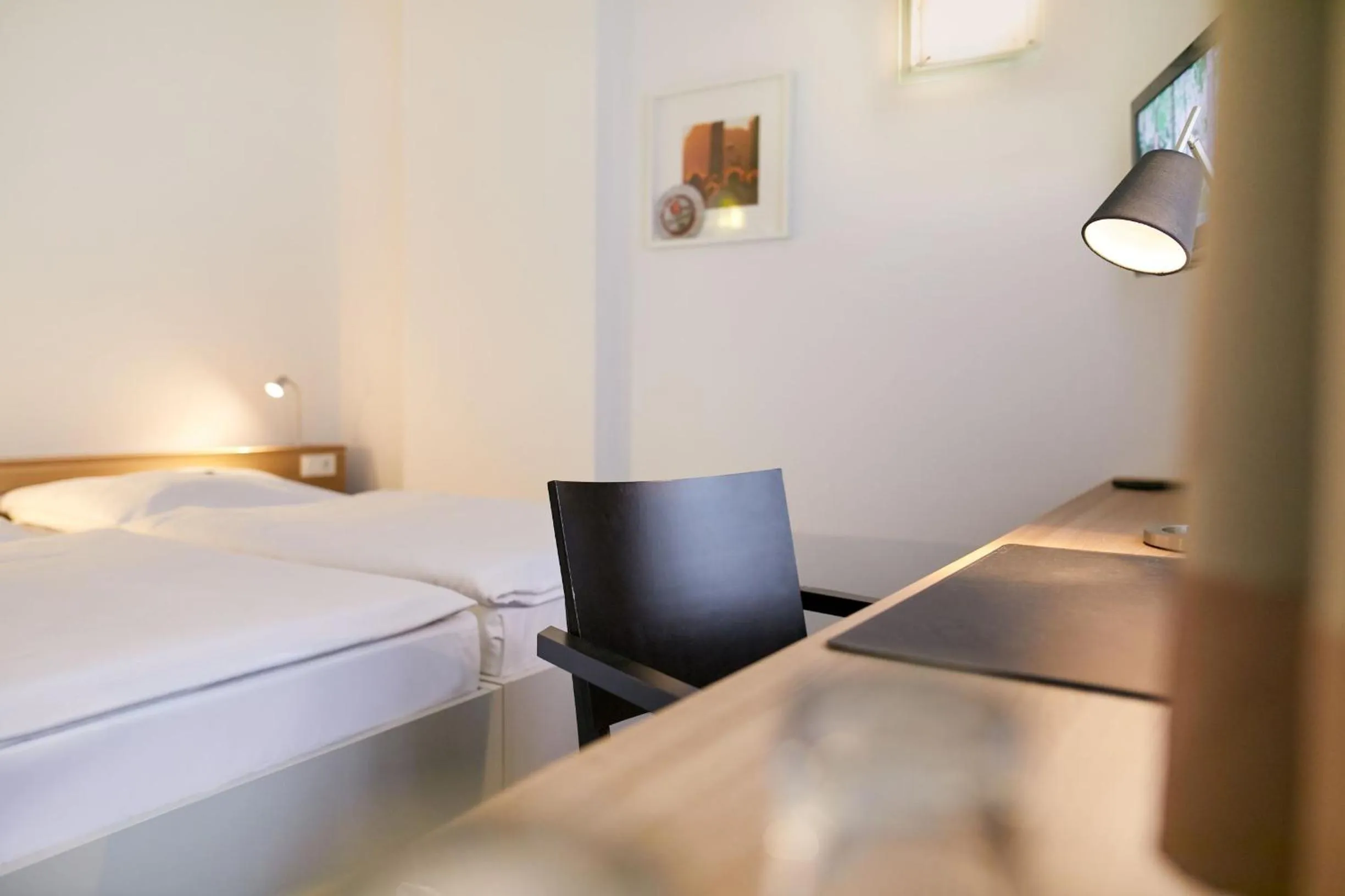 Bedroom, Bed in Townhouse Düsseldorf