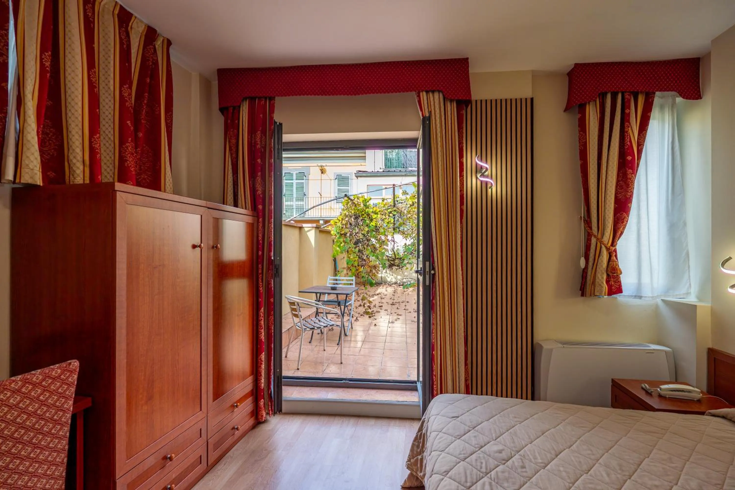 View (from property/room), Bed in Hotel Cavour Resort