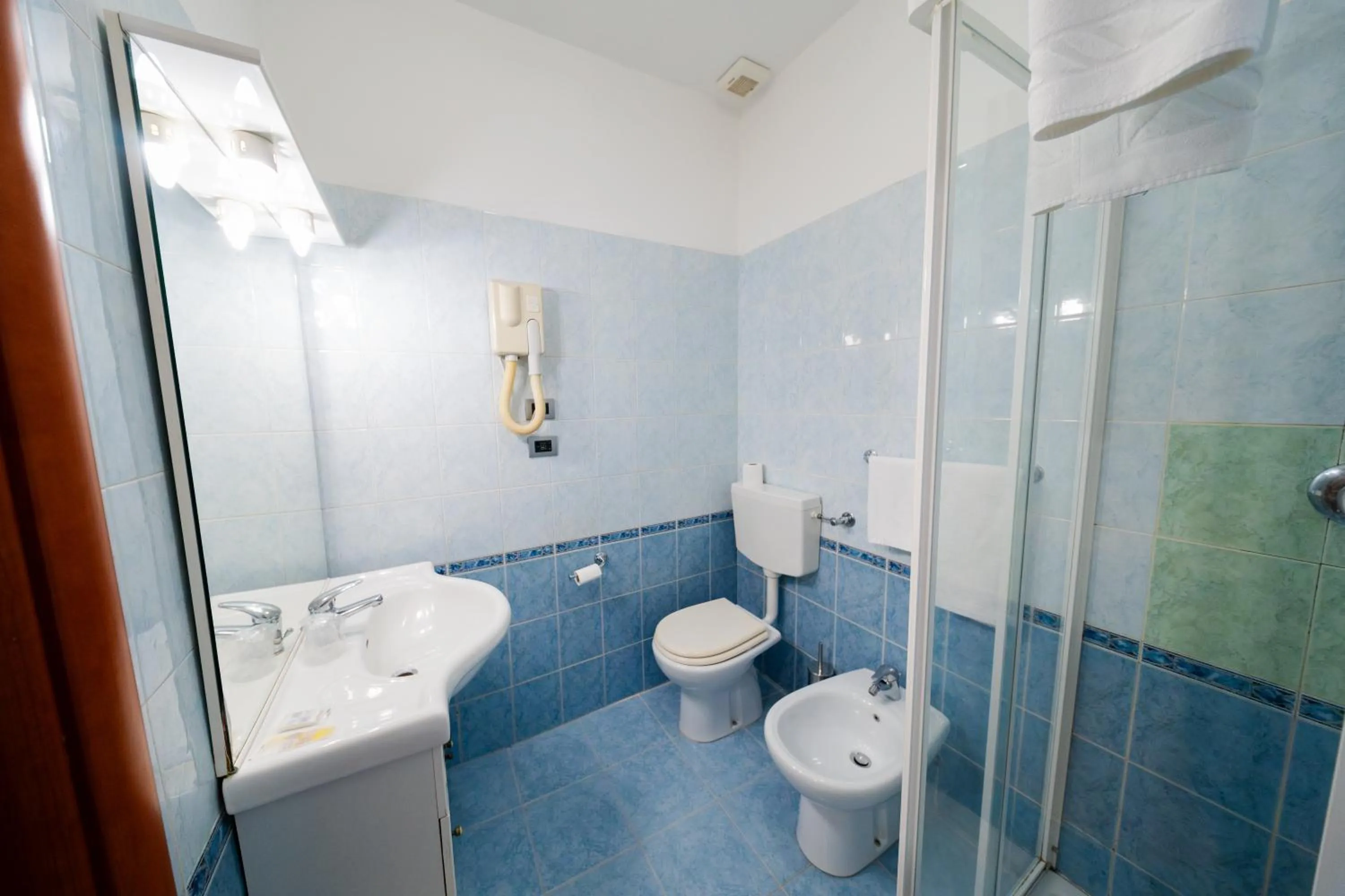 Bathroom in Hotel Cavour Resort