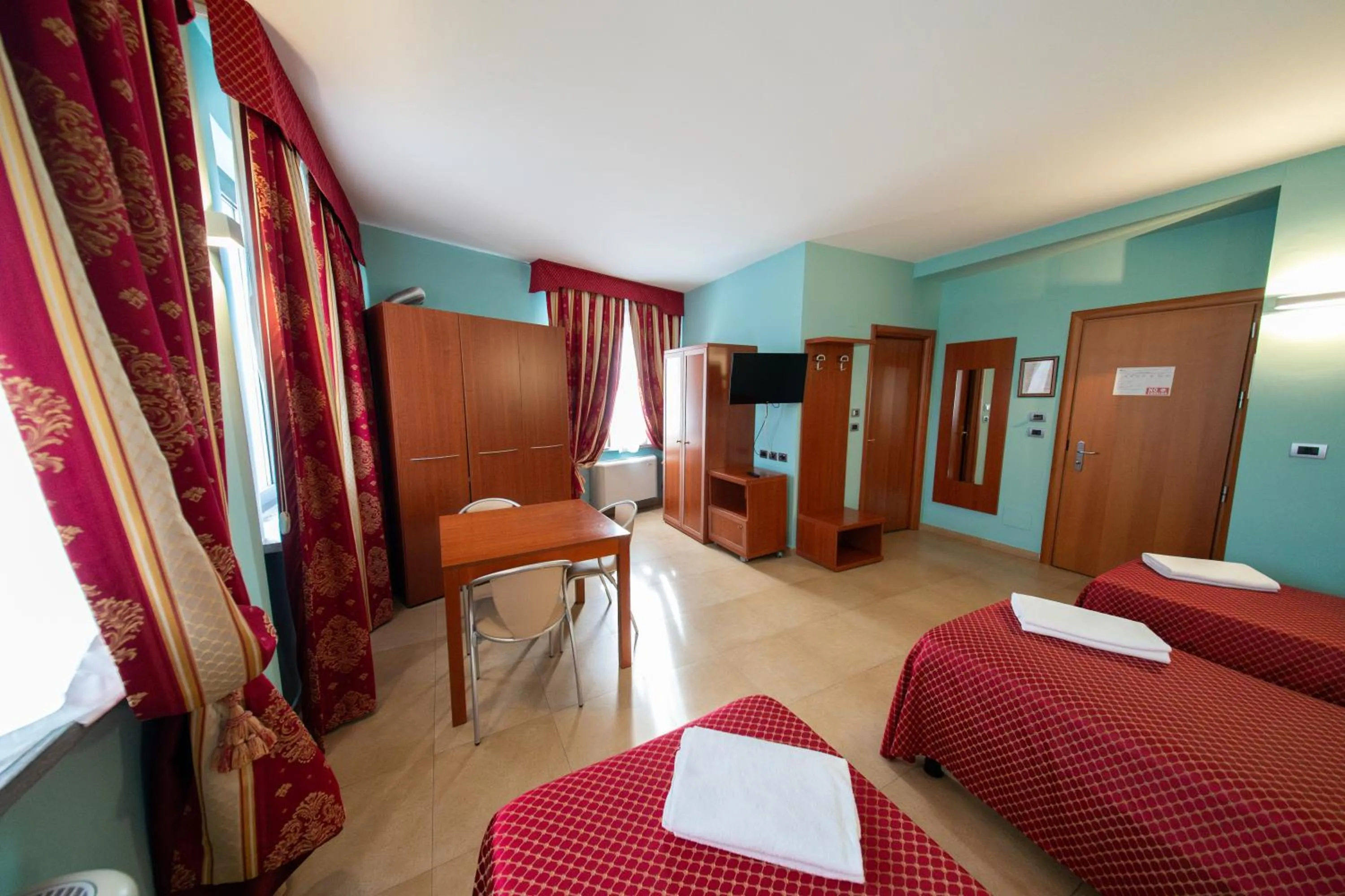 Photo of the whole room, Bed in Hotel Cavour Resort