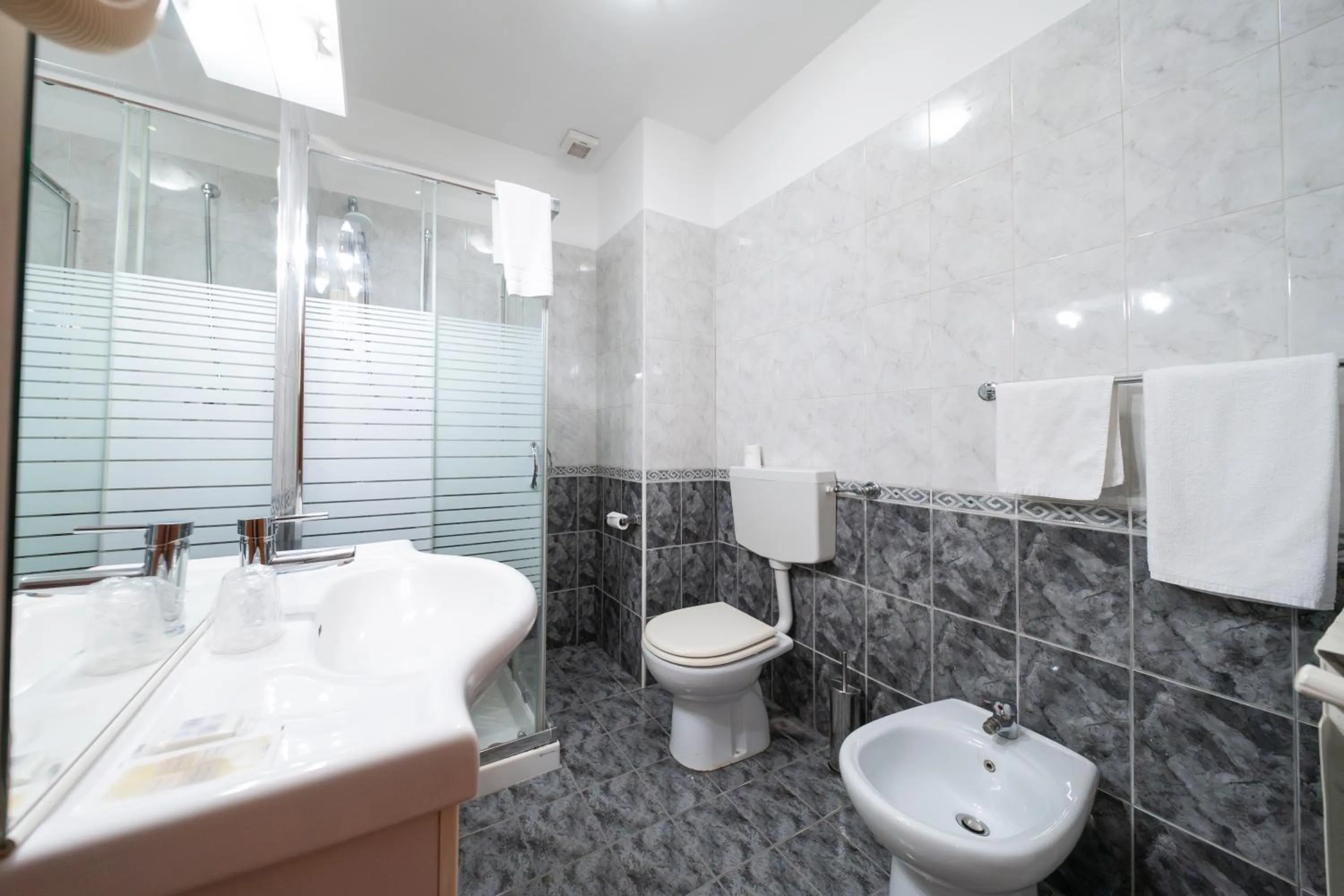 Bathroom in Hotel Cavour Resort