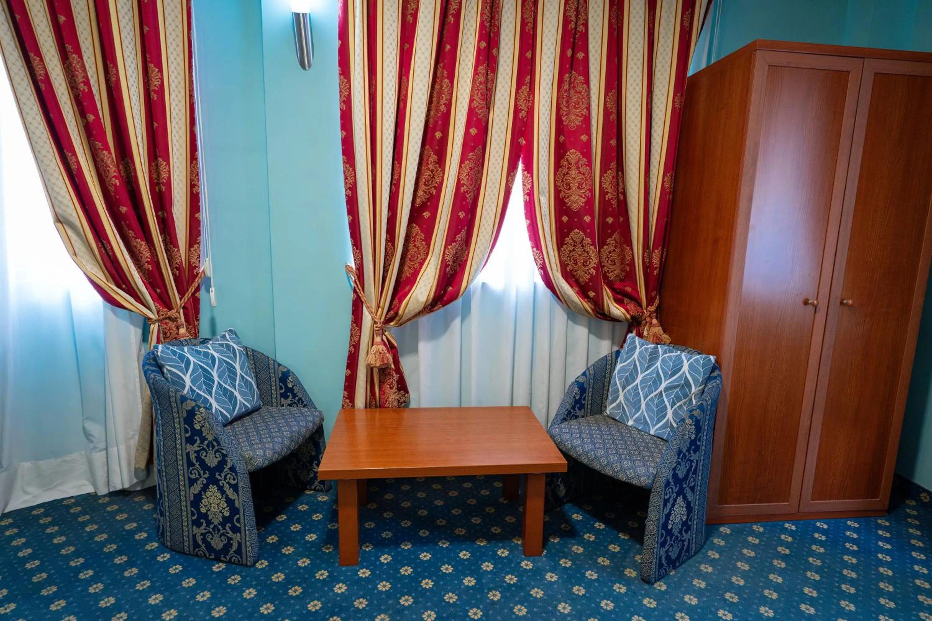 wardrobe in Hotel Cavour Resort