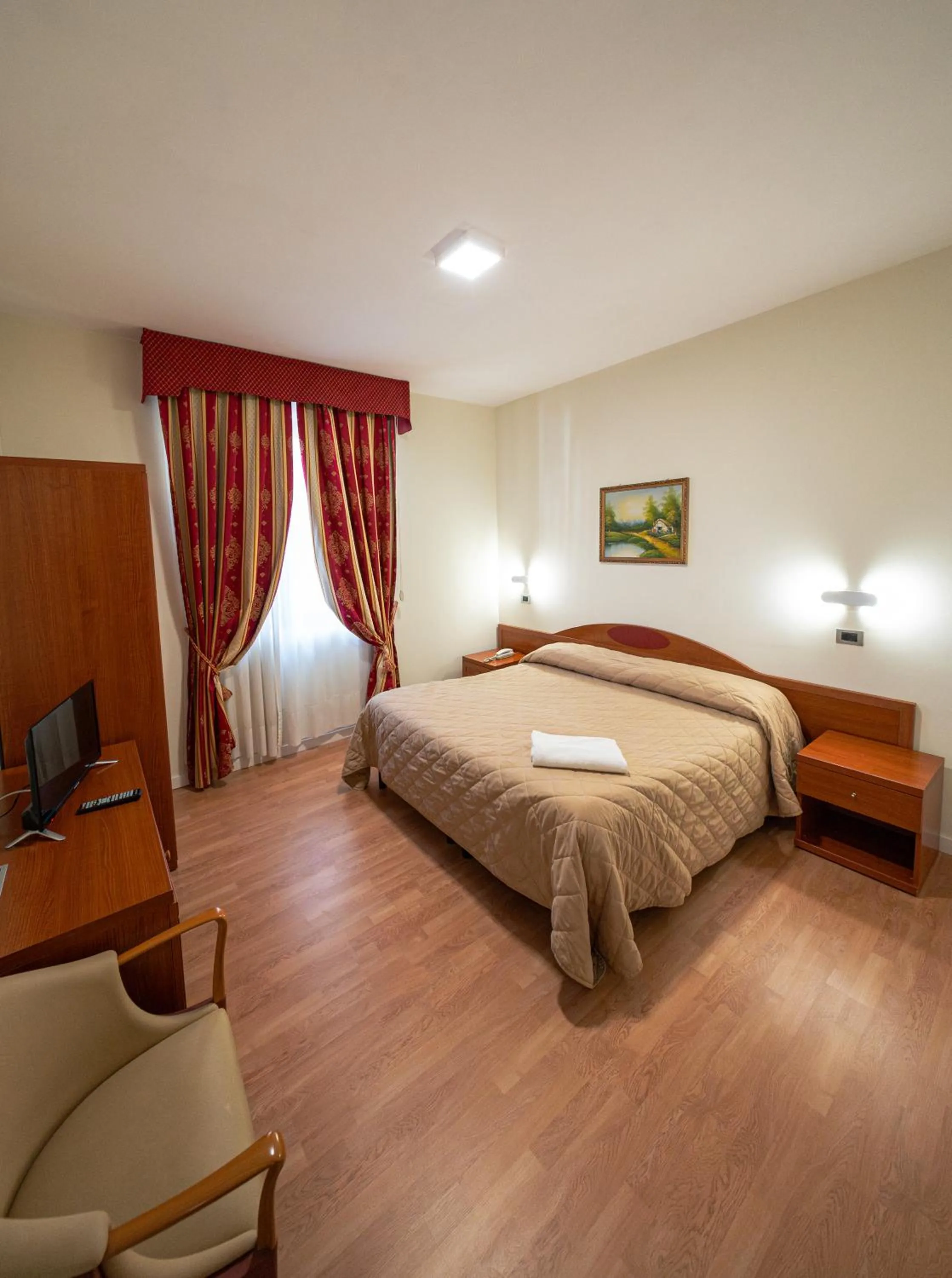 Bedroom, Bed in Hotel Cavour Resort