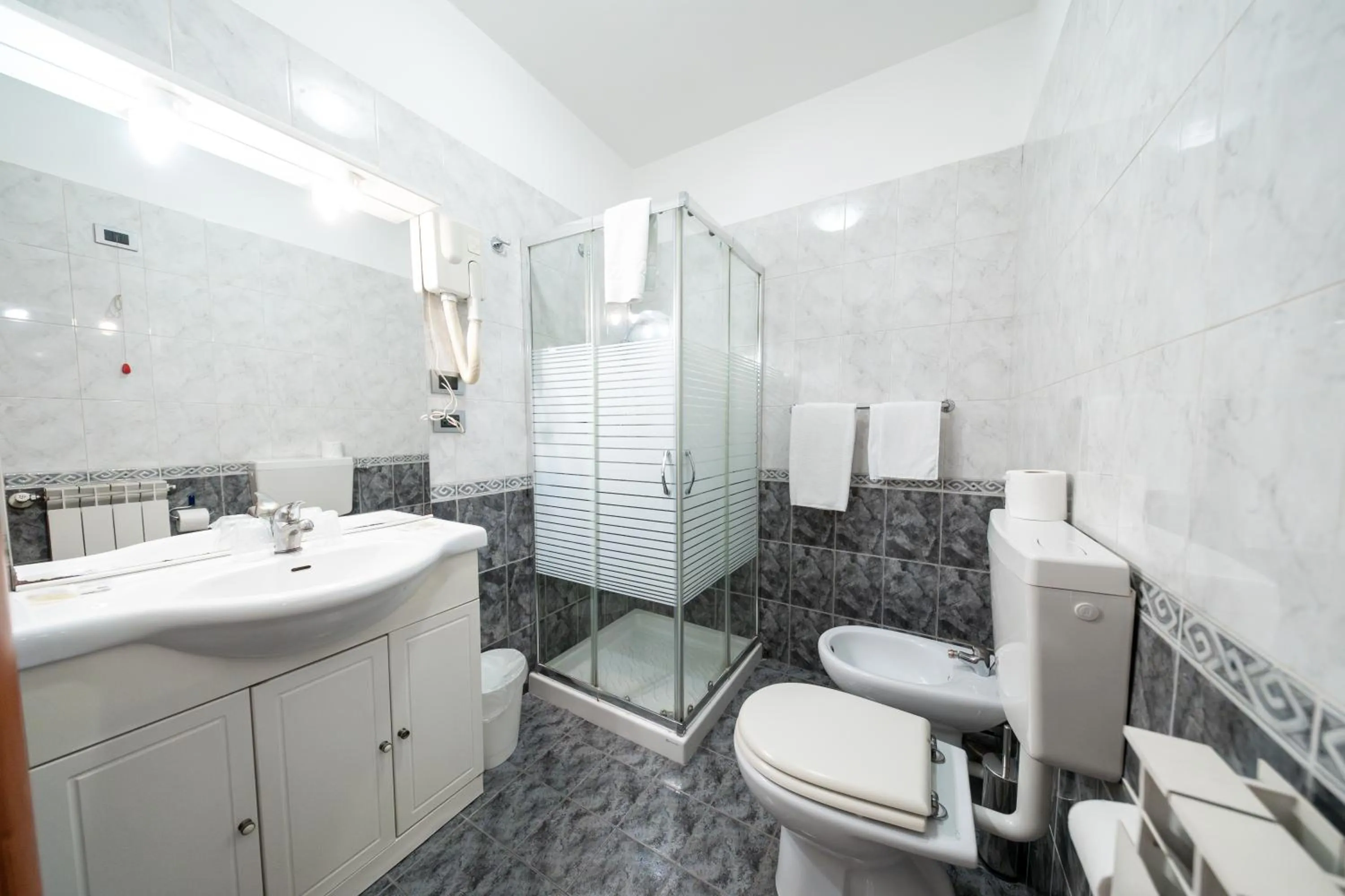 Bathroom in Hotel Cavour Resort