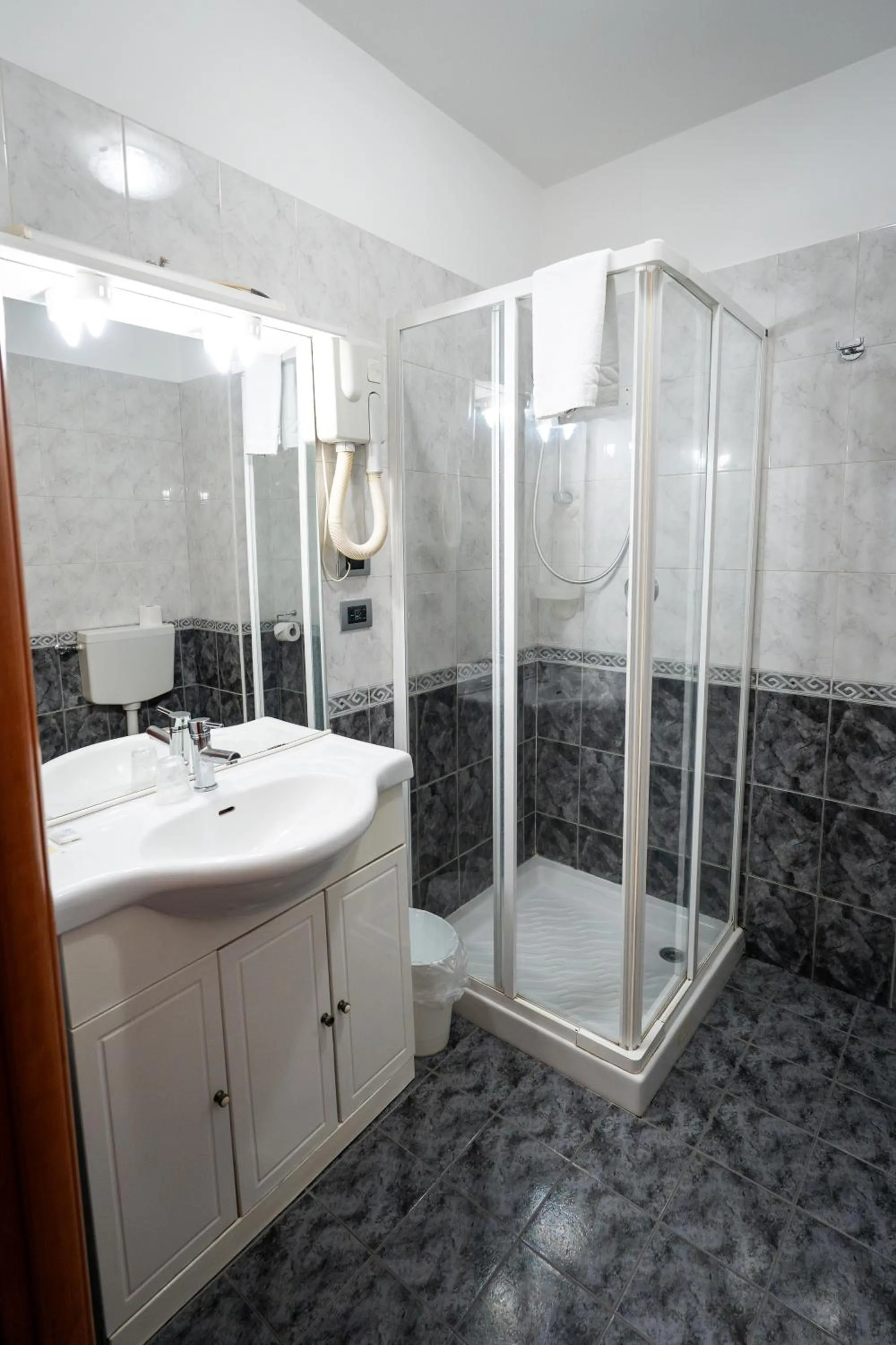 Bathroom in Hotel Cavour Resort