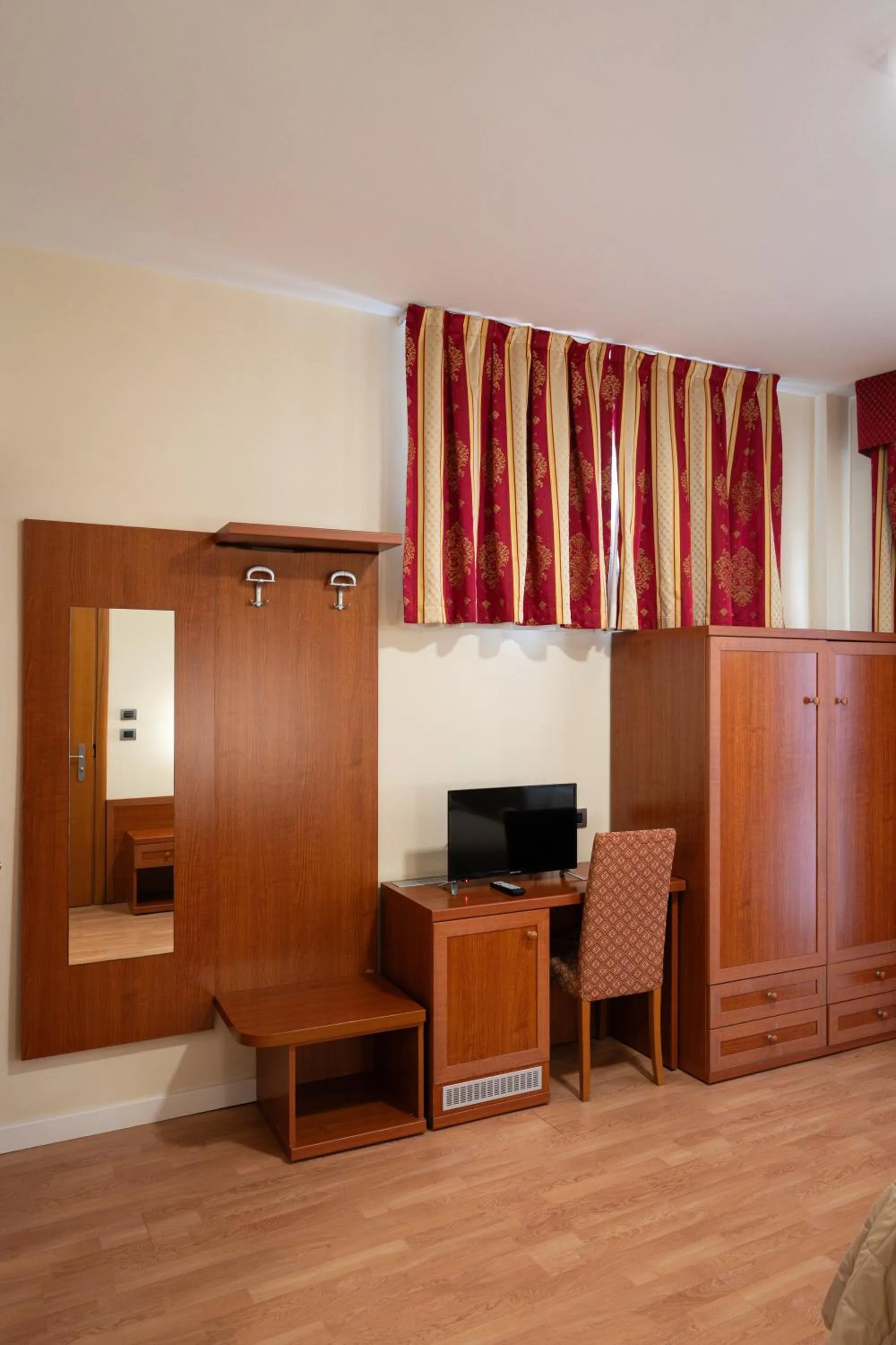 wardrobe in Hotel Cavour Resort