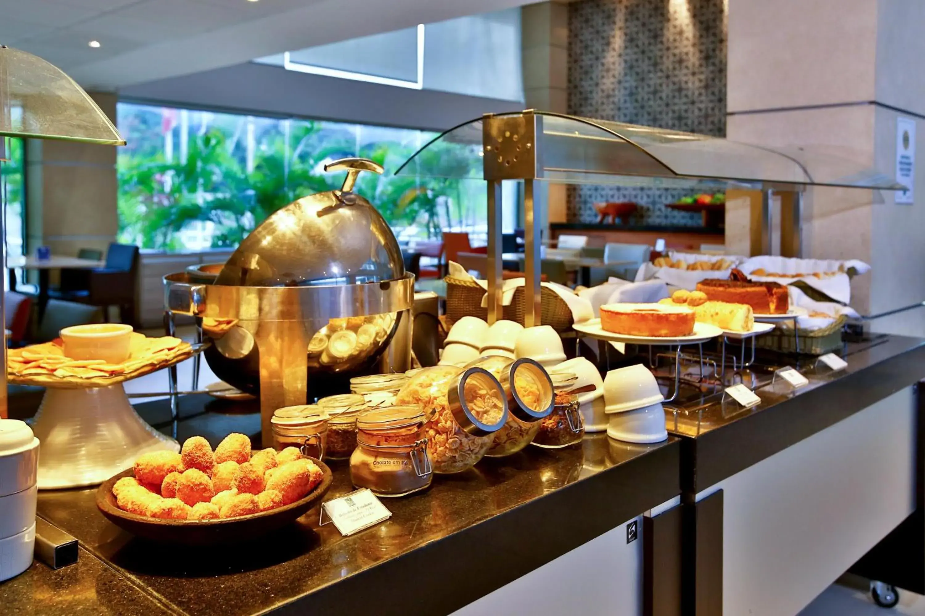 Property building in Quality Hotel & Suítes São Salvador Property building in Quality Hotel & Suítes São Salvador