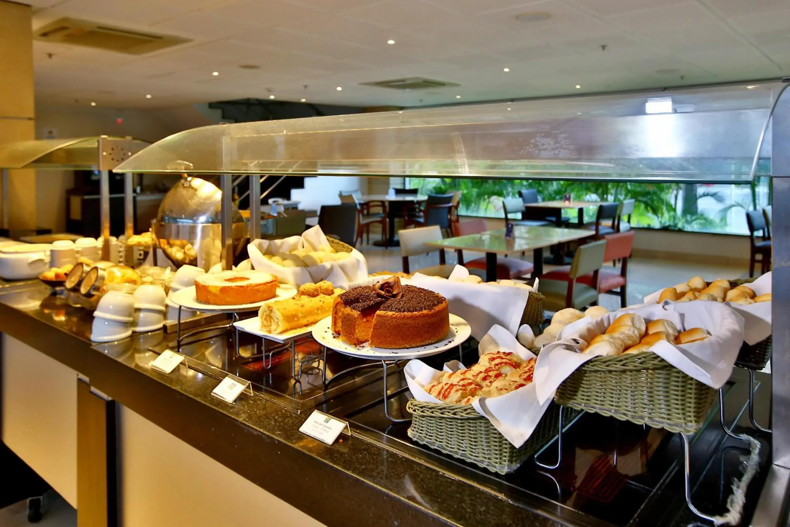 Property building in Quality Hotel & Suítes São Salvador Property building in Quality Hotel & Suítes São Salvador