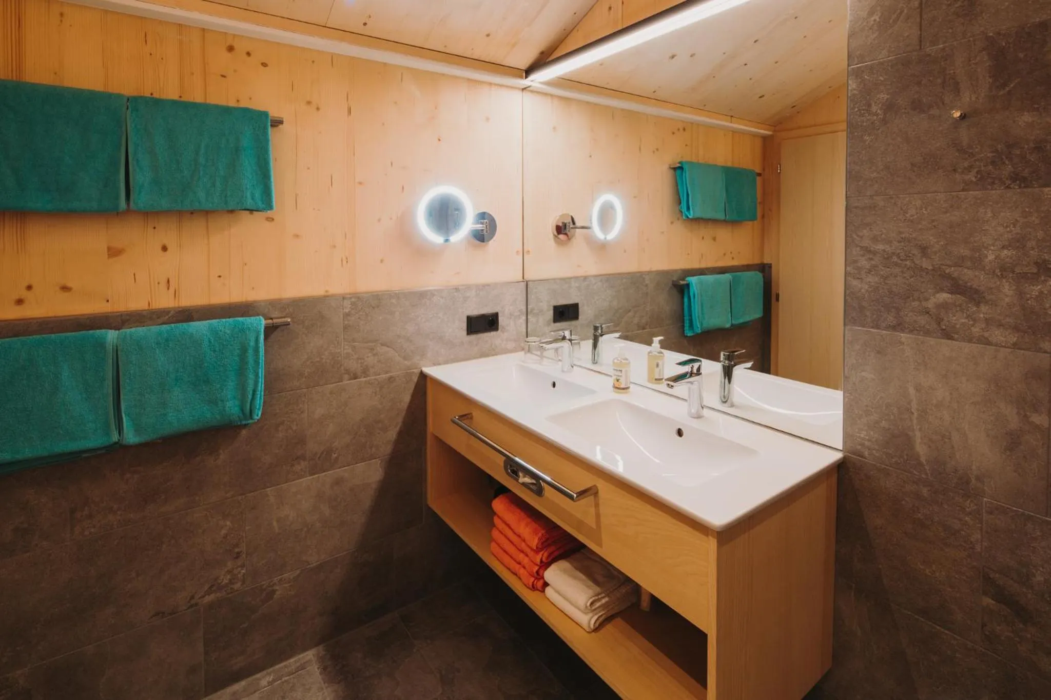 Photo of the whole room in Alpin - Studios & Suites