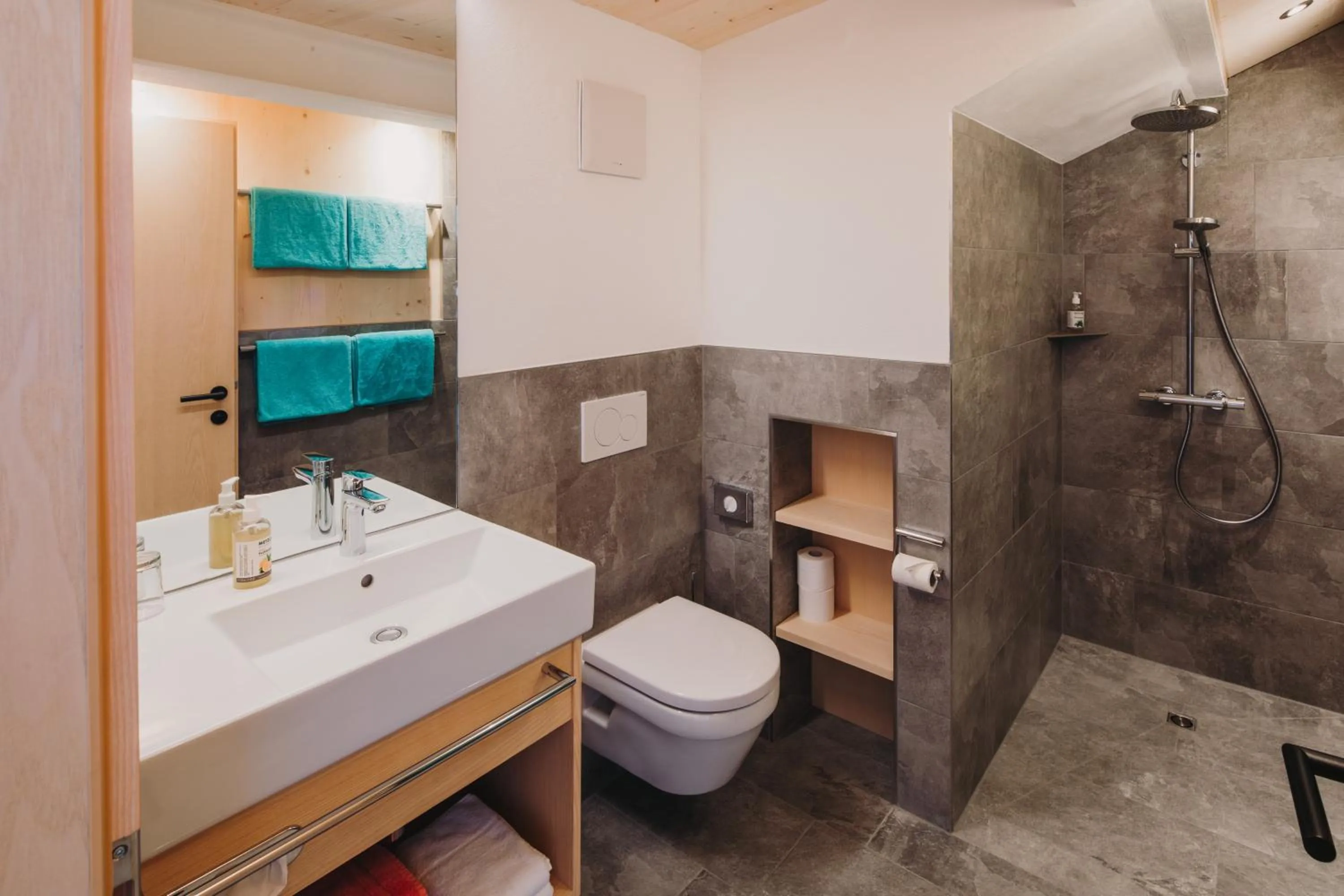 Photo of the whole room in Alpin - Studios & Suites