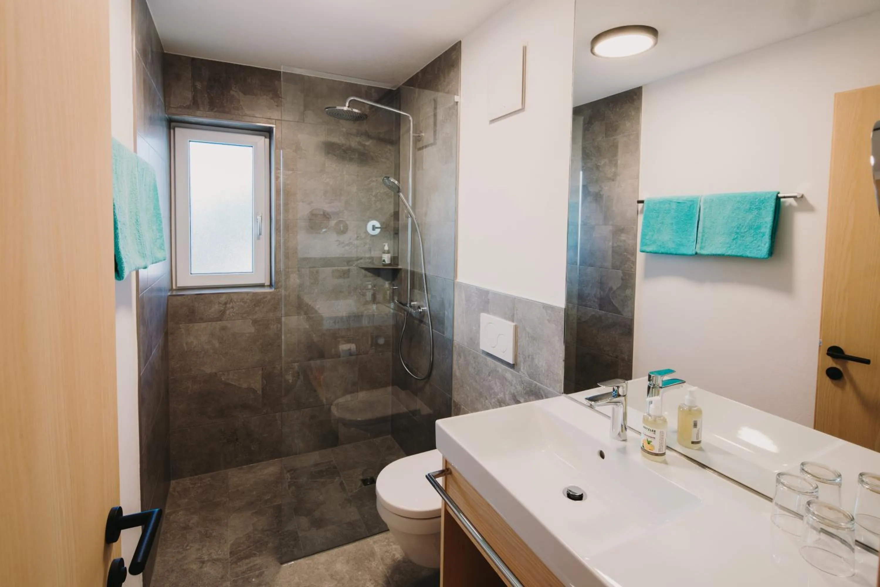 Shower in Alpin - Studios & Suites