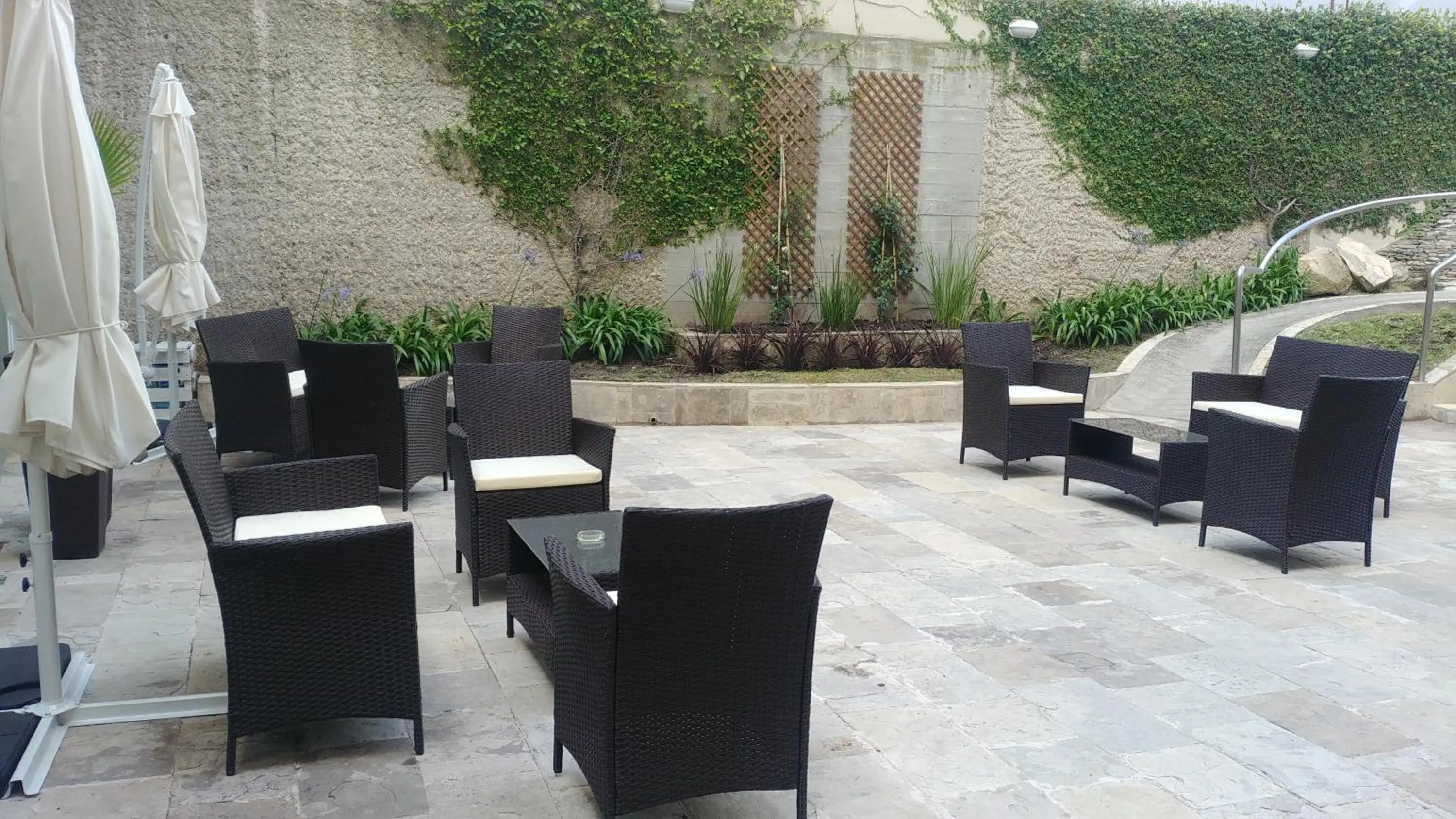 Patio in Hotel Las Rocas