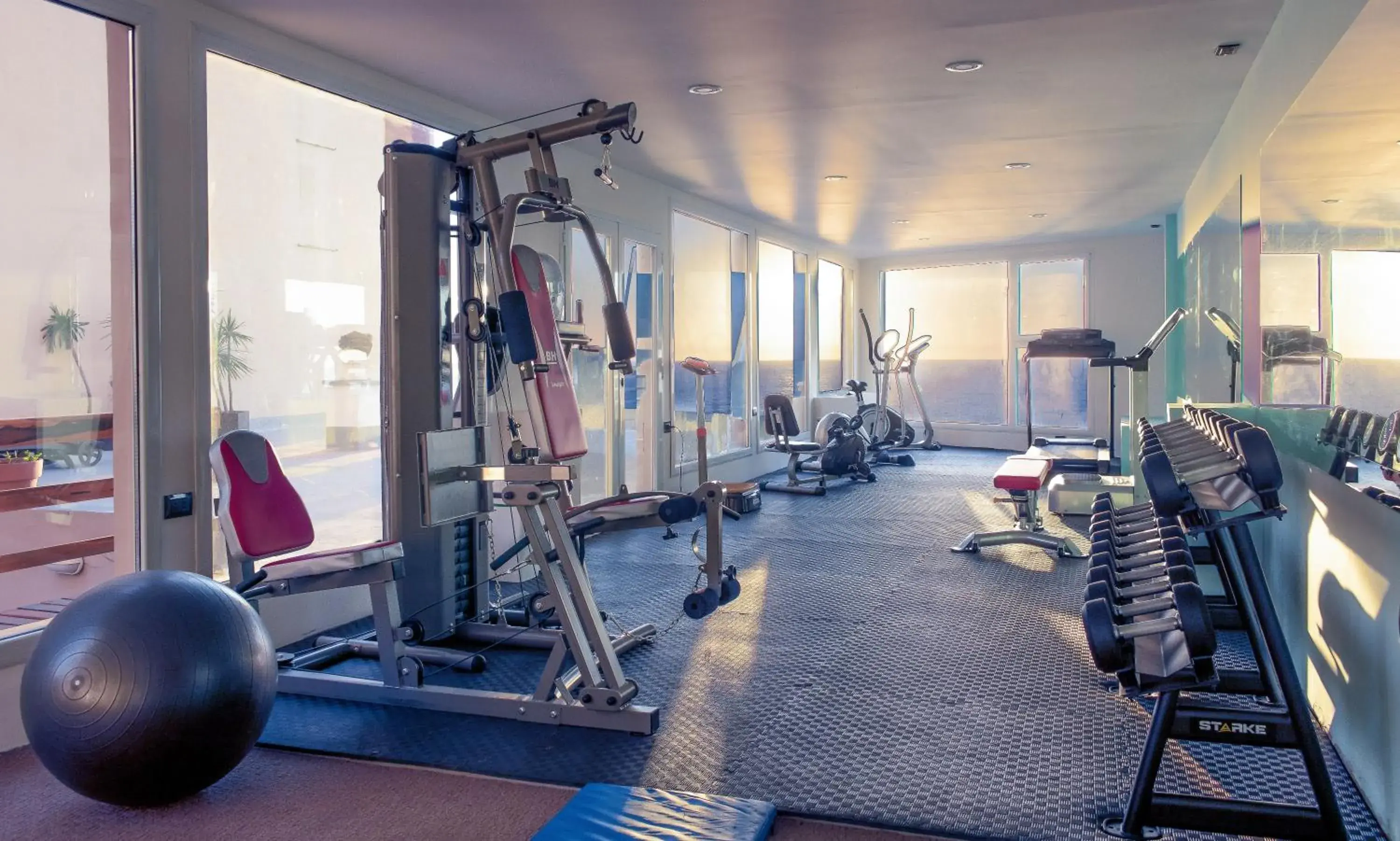 Fitness centre/facilities in Hotel Las Rocas Fitness centre/facilities in Hotel Las Rocas