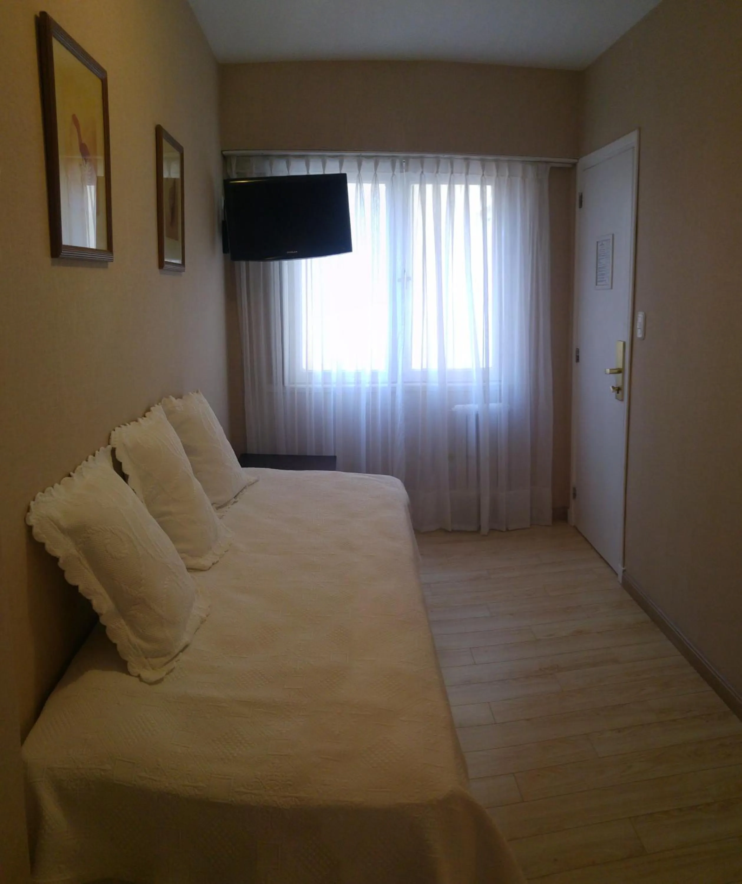 Bed in Hotel Las Rocas