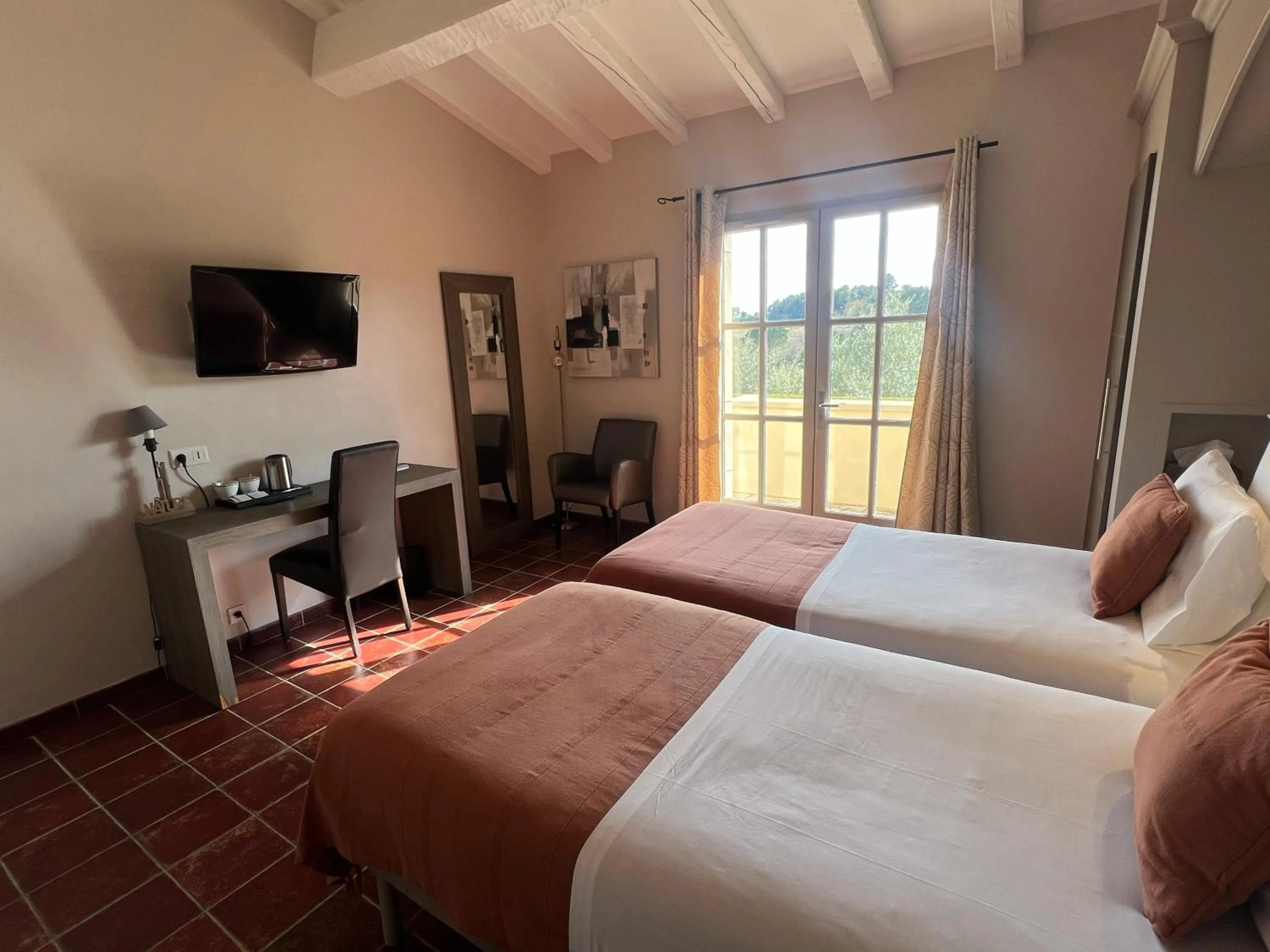 Bed in Logis Hôtel Restaurant La Bergerie