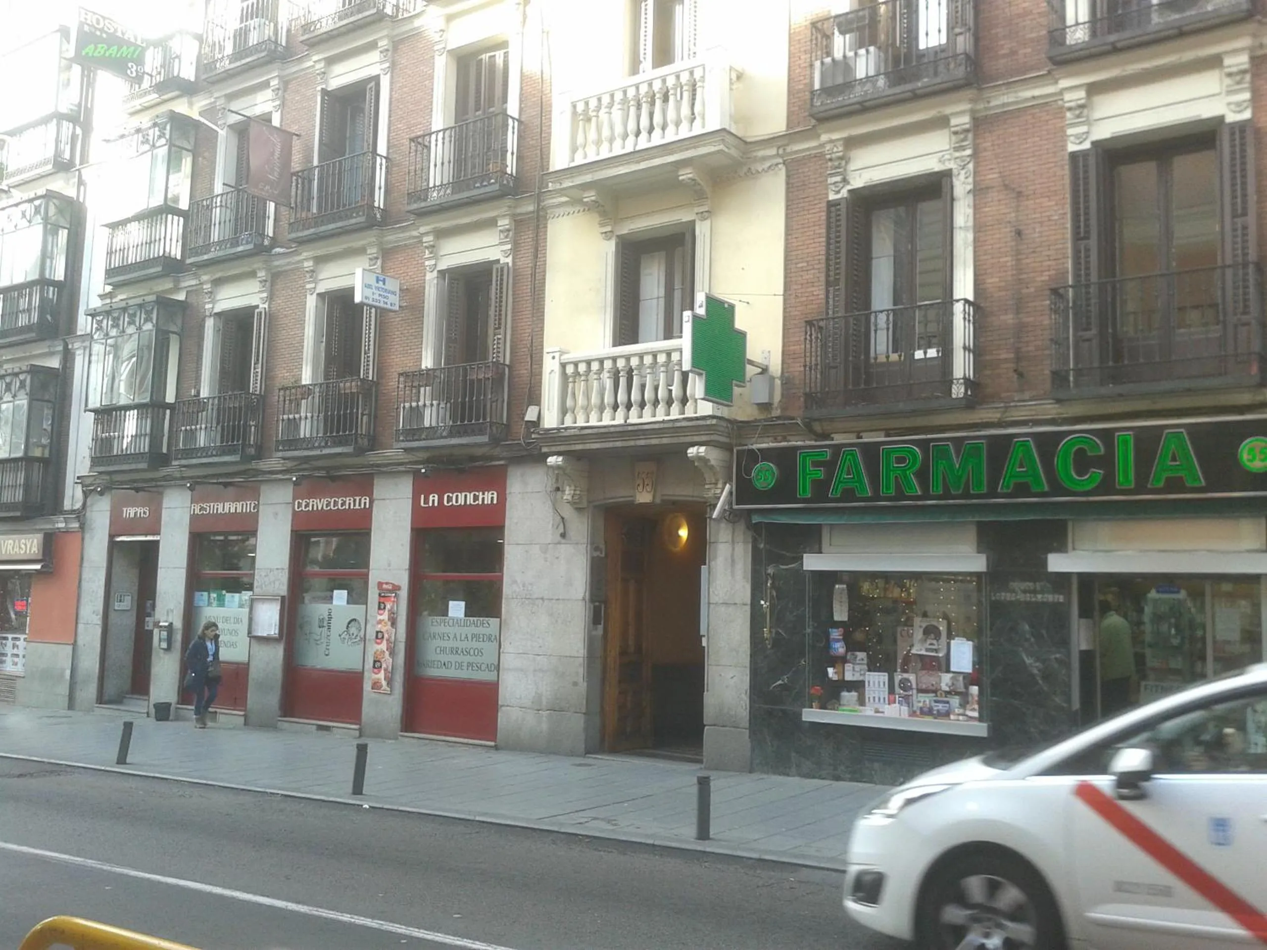 Facade/entrance in Hostal New Life Madrid