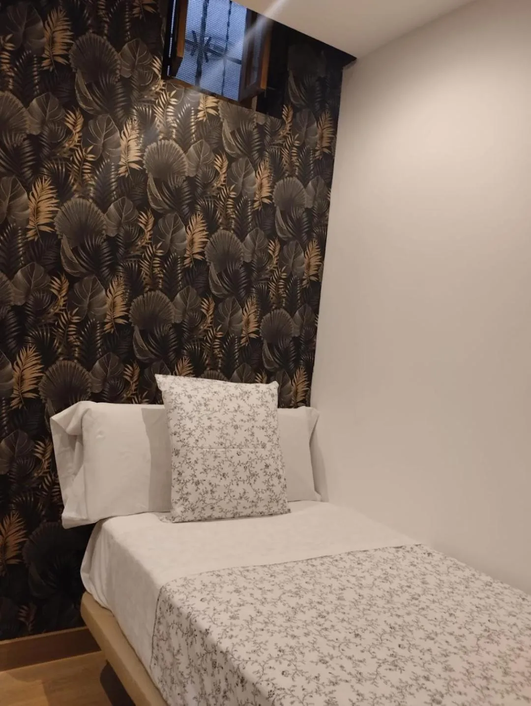 Bedroom, Bed in Hostal New Life Madrid