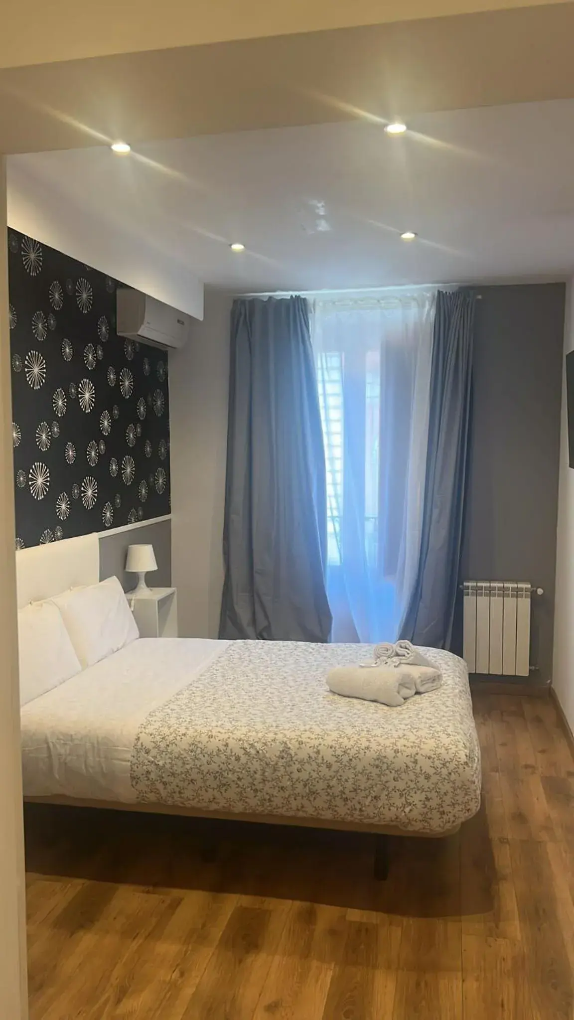 Double Room with Private Bathroom - single occupancy in Hostal New Life Madrid Double Room with Private Bathroom - single occupancy in Hostal New Life Madrid